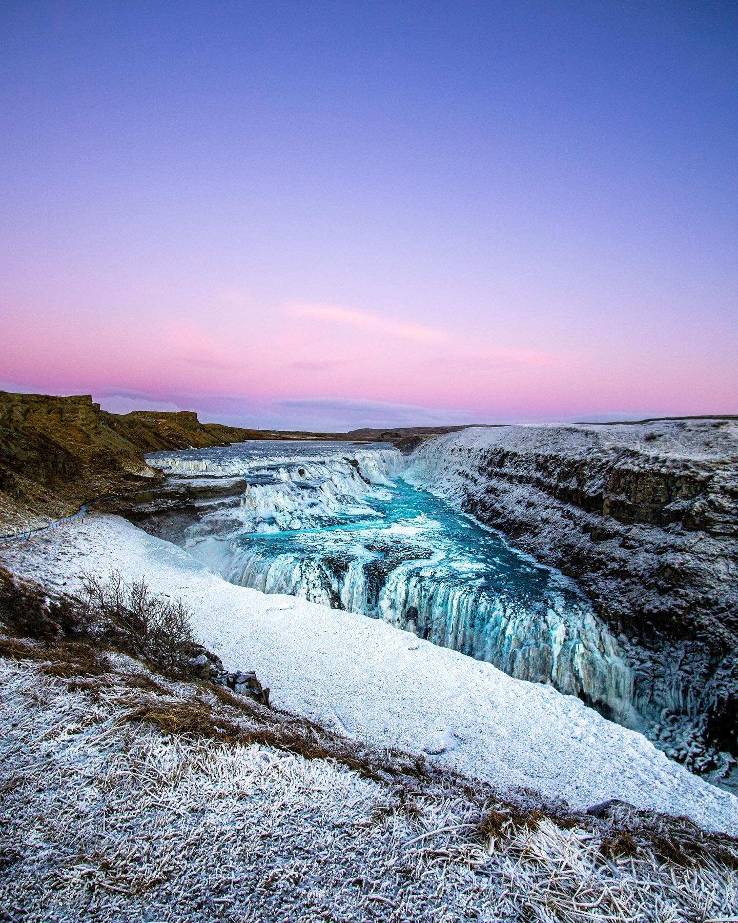 Iceland 2022, Gullfoss waterfall. It was extremely cold, but worth it to experience the beautiful landscape in the winter 🥶 
&bull;
&bull;
&bull;
#iceland #icelandtravel #icelandtrip #exploreiceland #visiticeland #reykjavik #icelandic #ice #Outdoors