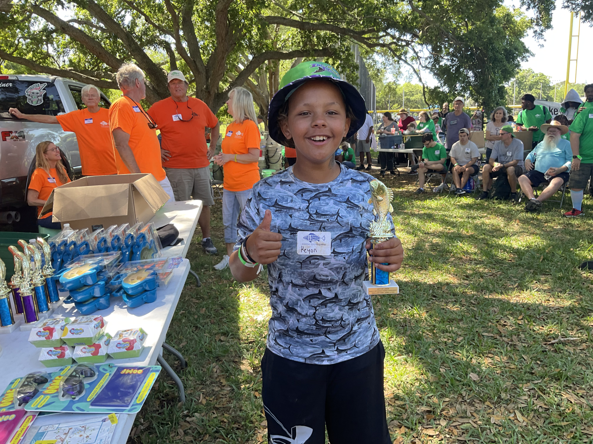 Thumbs up trophy winner