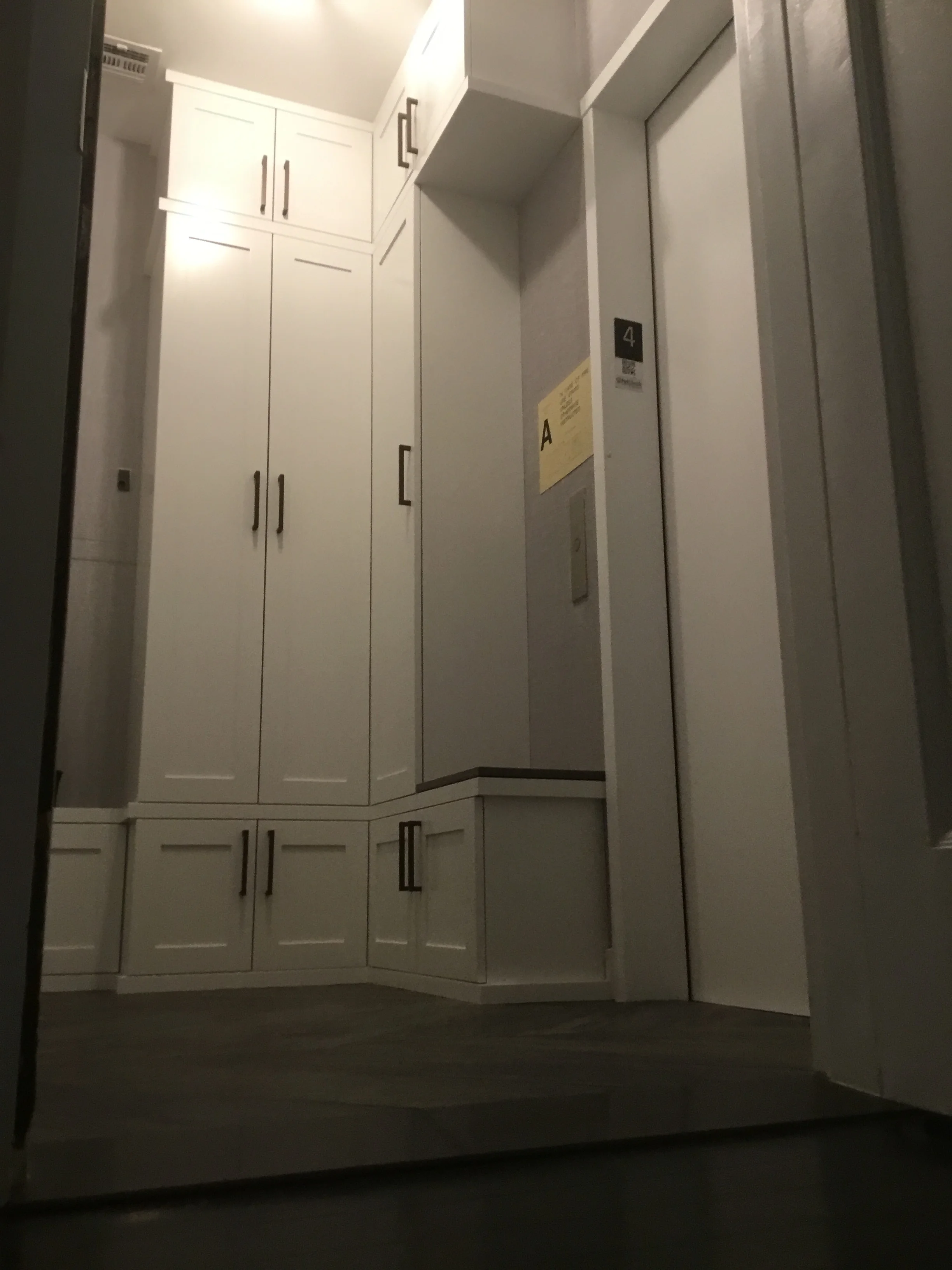 9 Montgomery Pl mud room.JPG