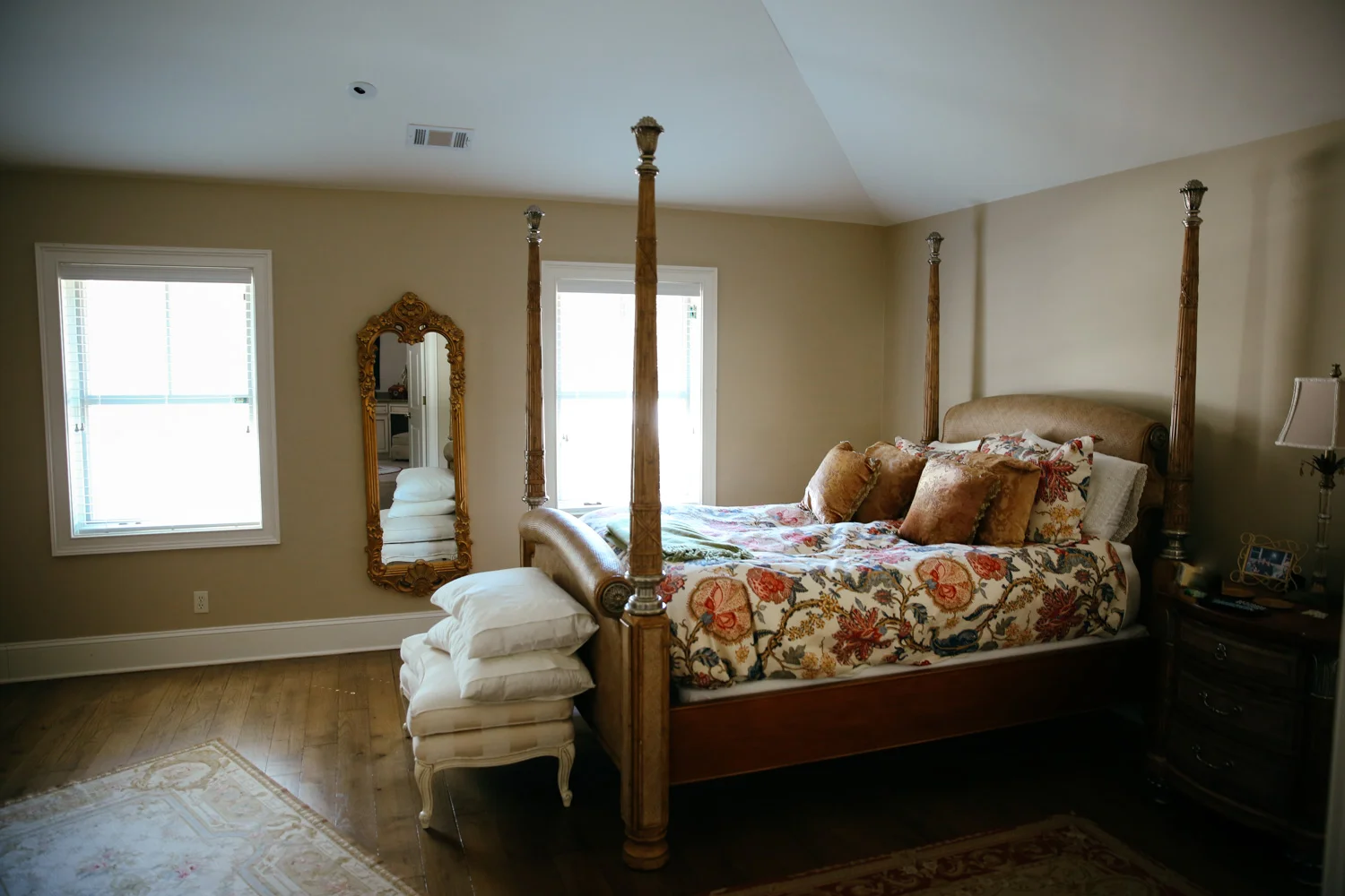 Equestrian-property-for-sale-main-house-bedroom