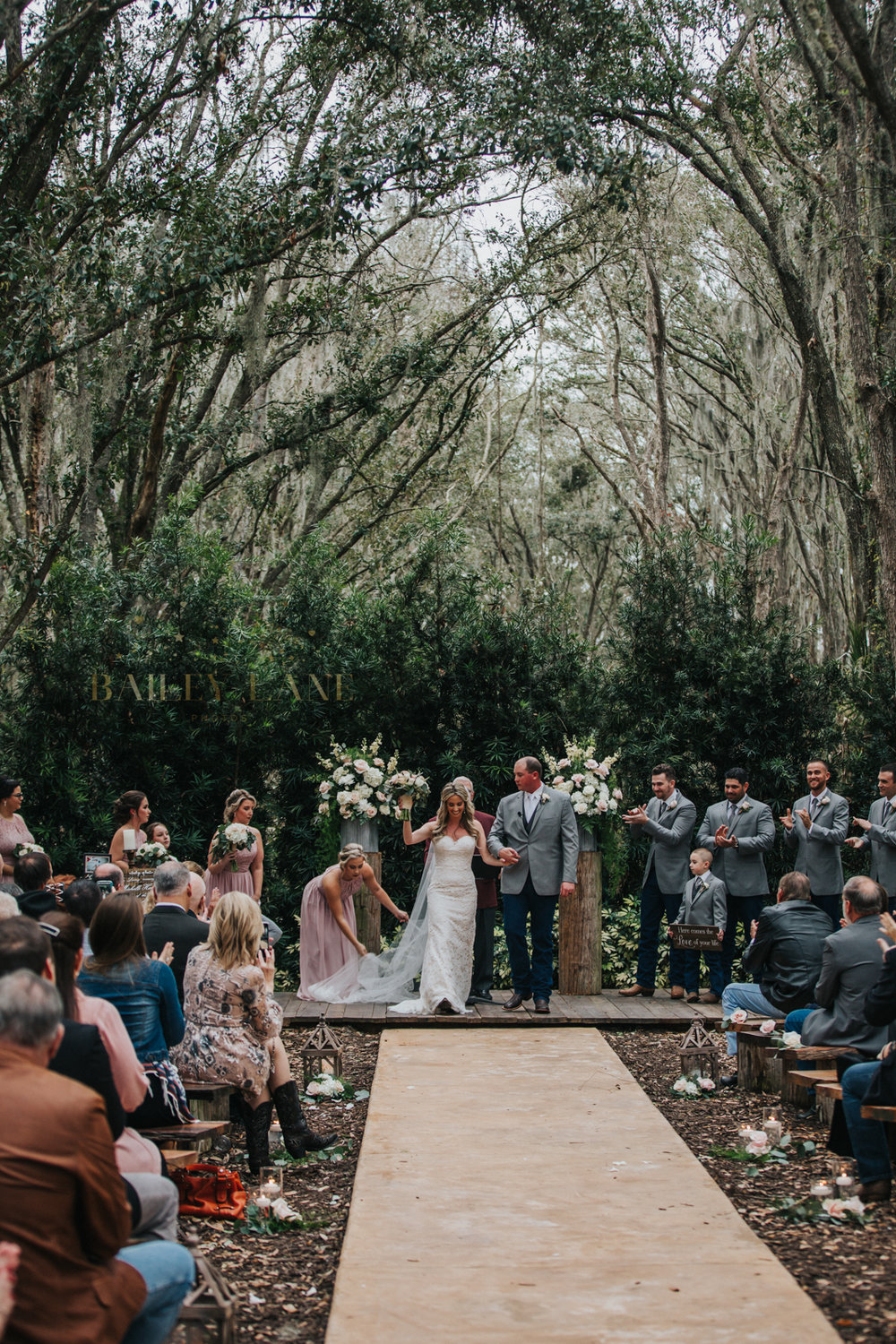 FLORIDA_RUSTIC_BARN_WEDDING (1 of 1)-38.jpg