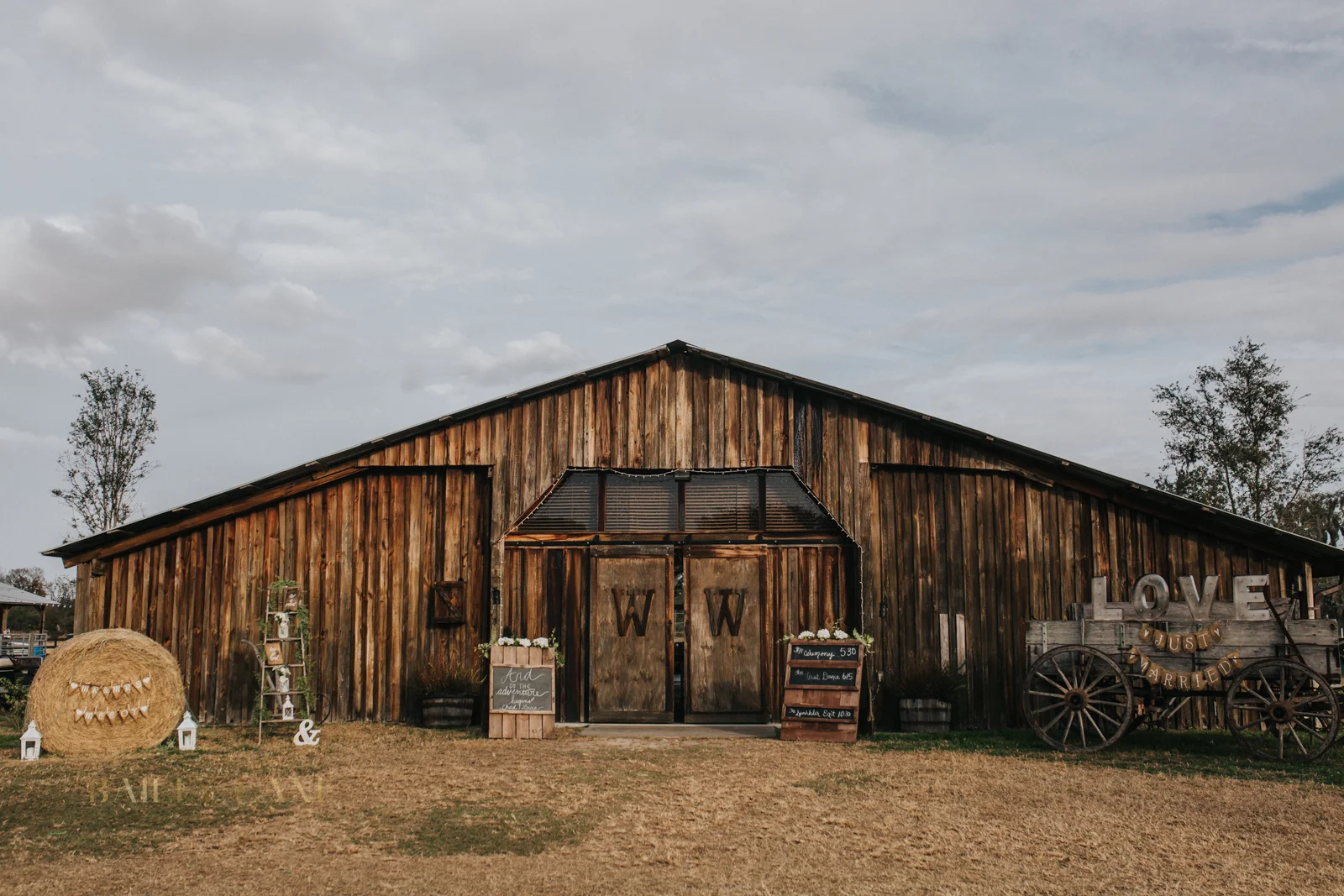 Chad Laura Wishing Well Barn Wedding Bailey Lane Photos