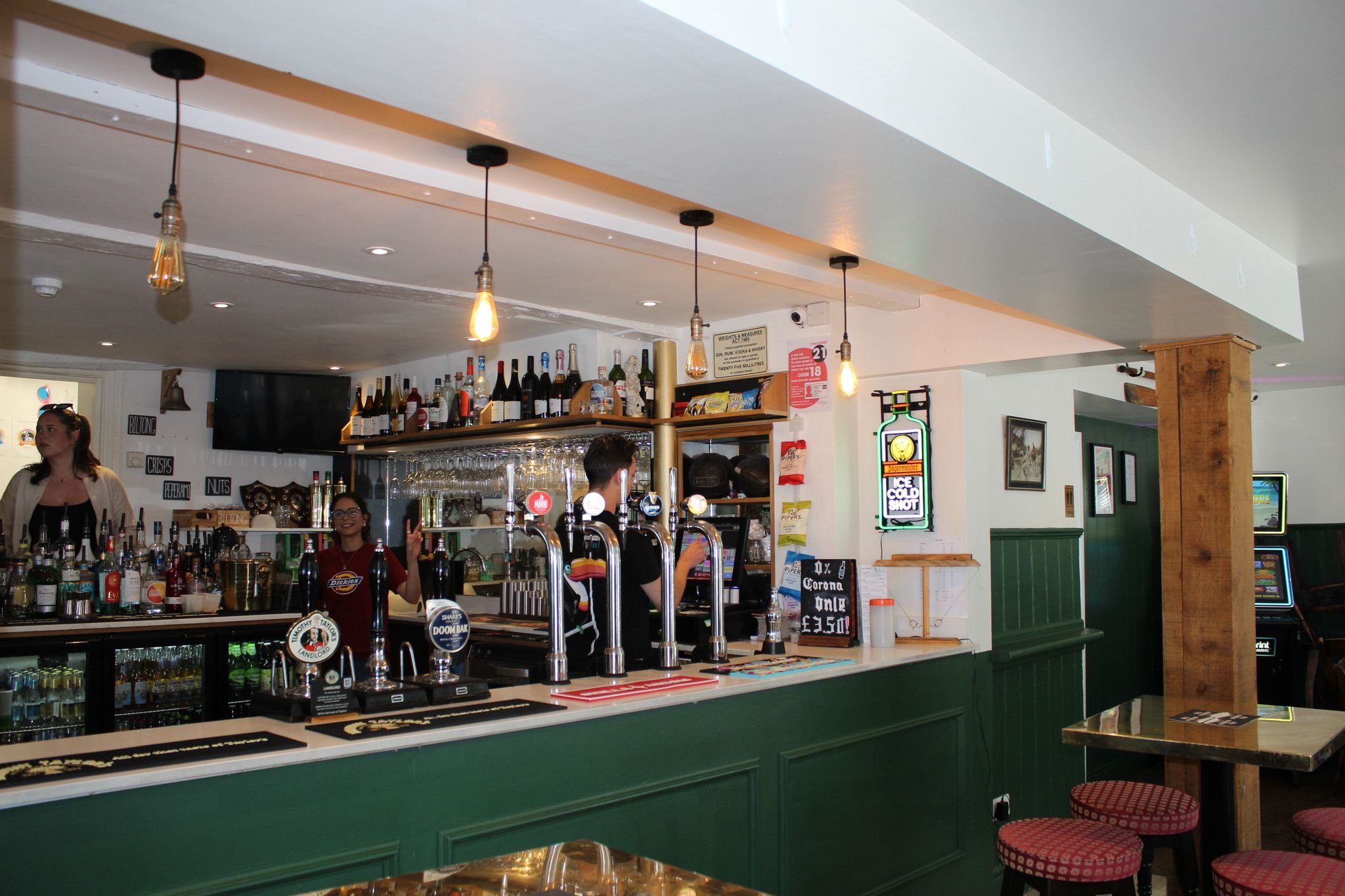 photo of pub bar.JPG