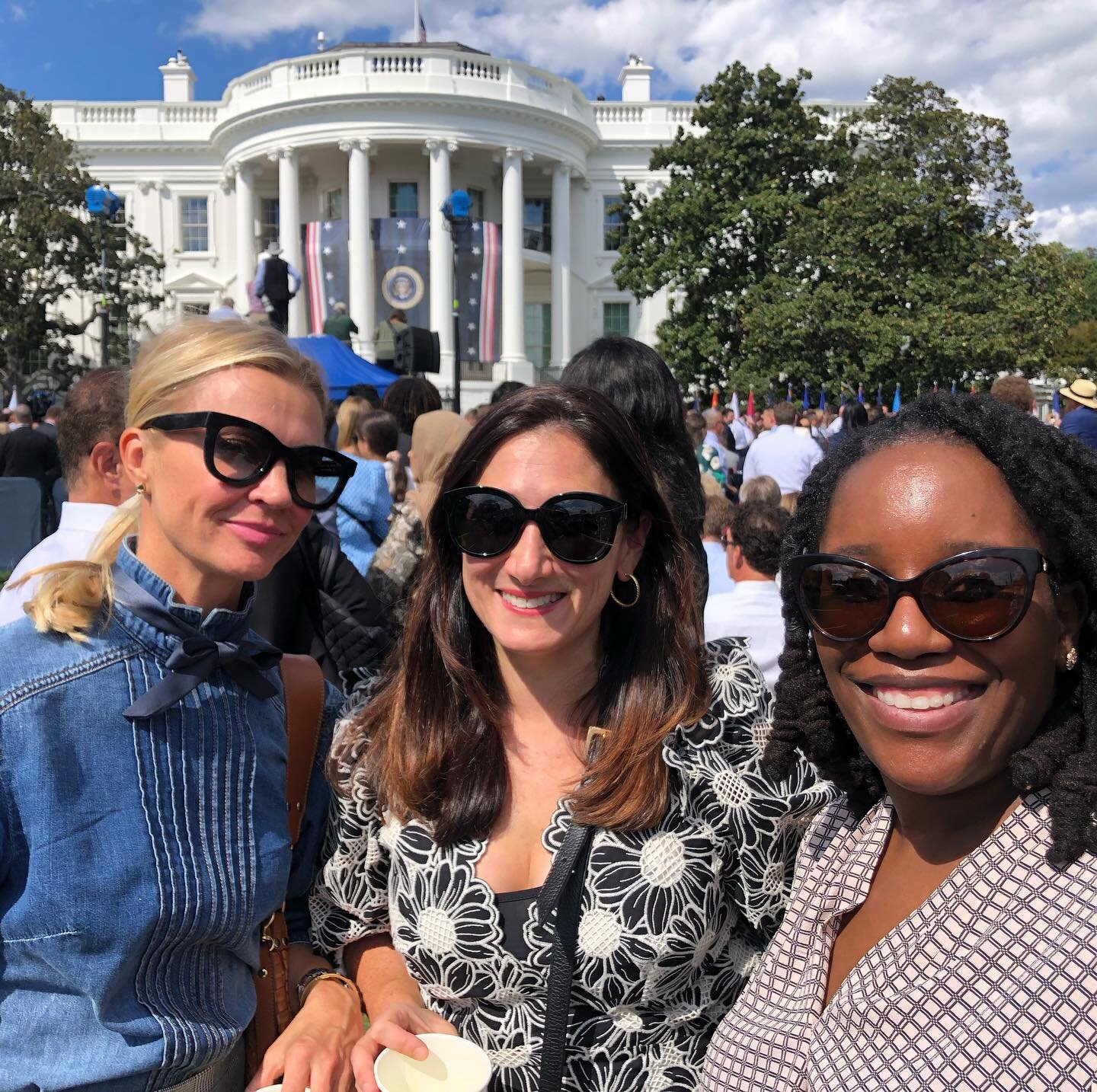 This week -- my birthday week! 45! 🎂 -- was one for the ages:

Went to DC with some of my @chamberofmothers co-founders @mothernation, @theworkingmomtras, @totumwomen to celebrate the climate bill at the White House (and I walked barefoot on the Sou