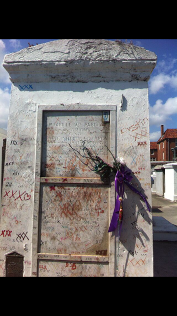 Her tomb before it was vandalized and repainted