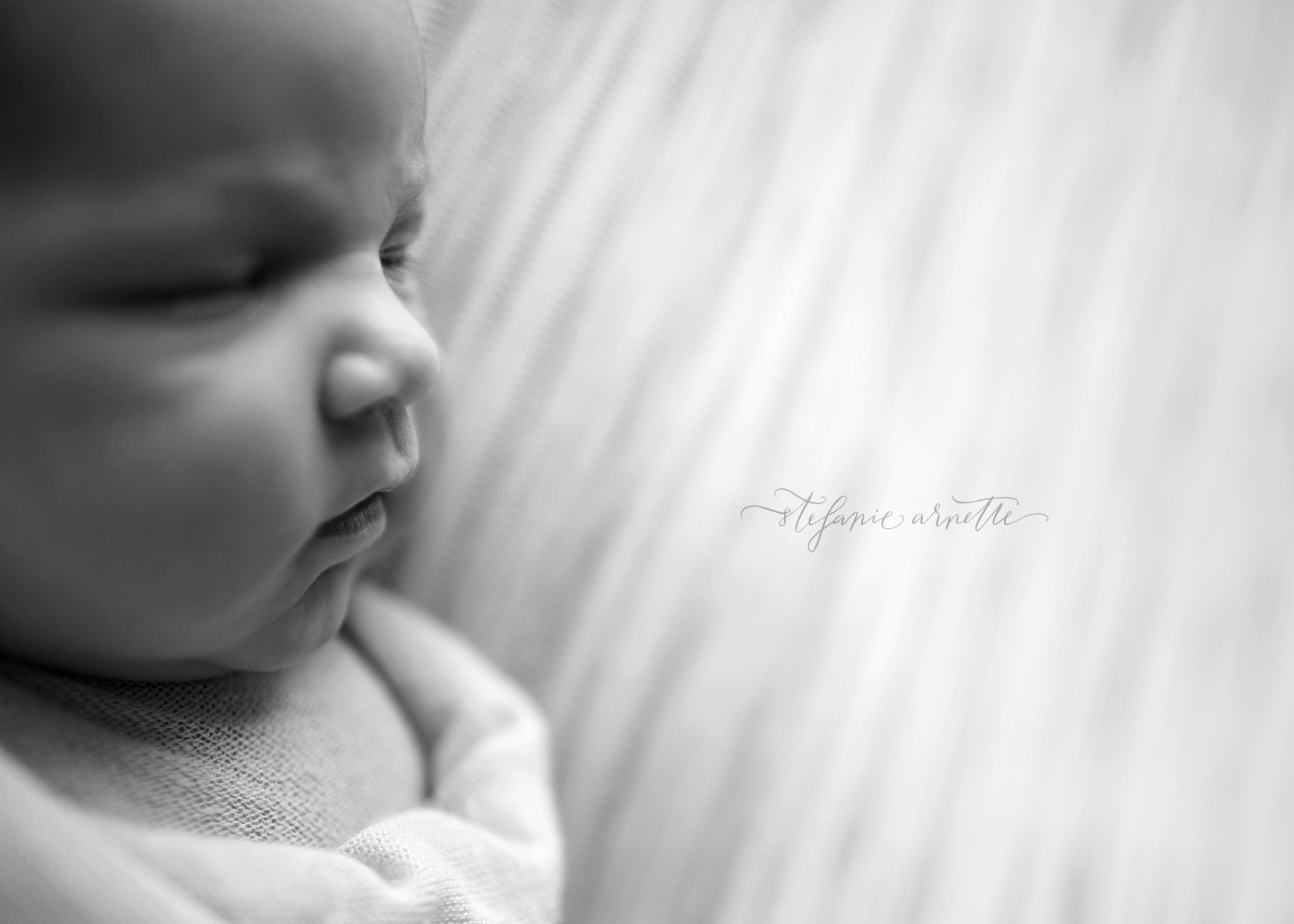 newborn (10)bw.jpg