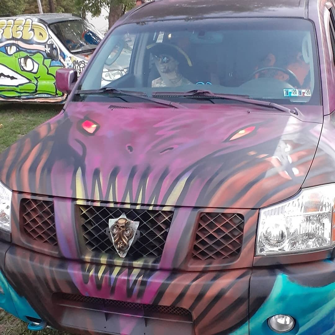 We unleashed the #krakenpgh this weekend! A lot of slanging paint on Saturday.  We have 3 new #artcars in the #mwcc More pictures to come.

@abe_the_lincoln has a sparkly new ship to sail around in.

#mostwantedcarclub #pghart #thekraken #krakenpgh #