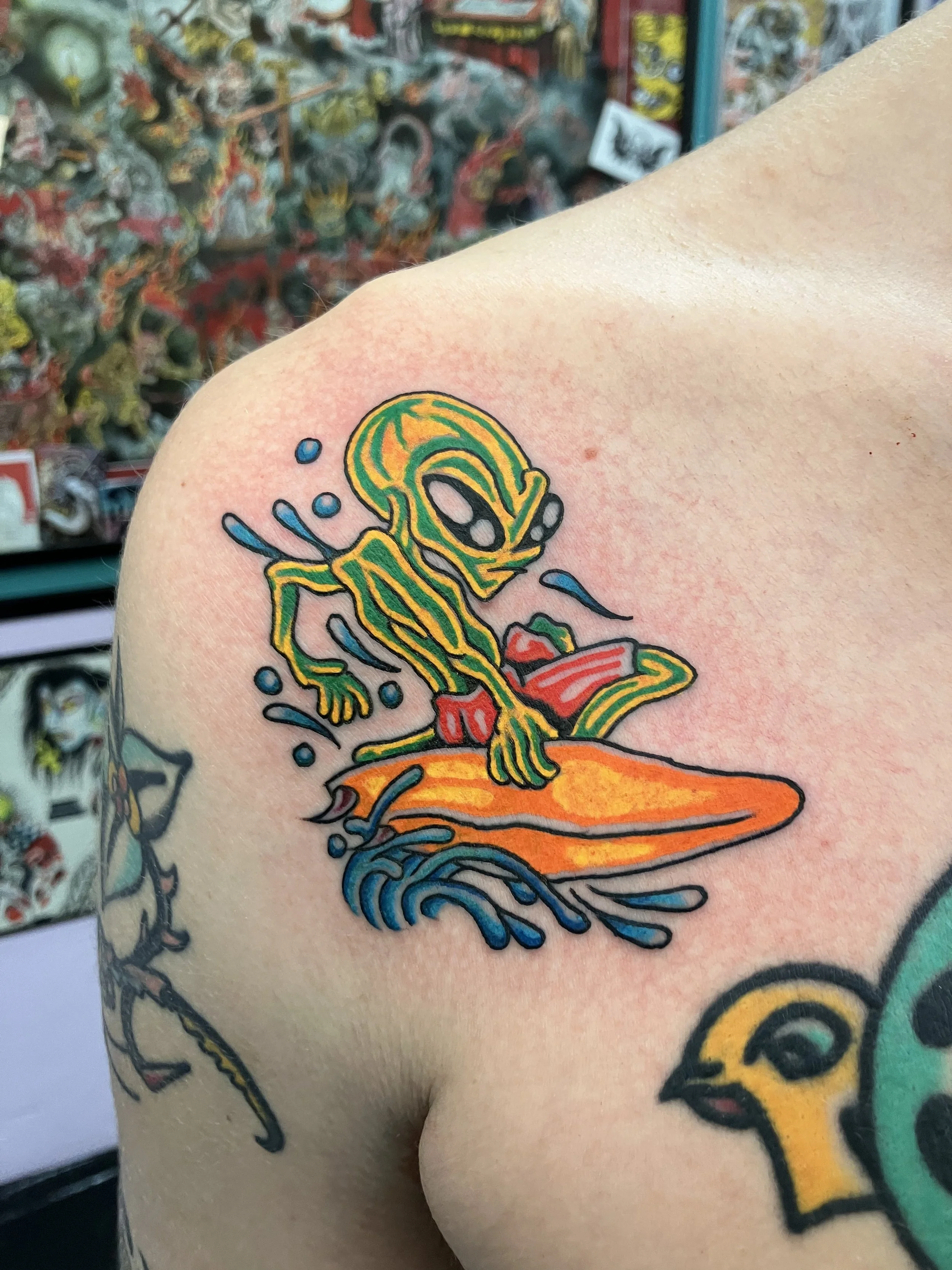 MikeMoneyz_TraditionalTattoo_ViennaElectricTattoo_alien_surf.jpeg