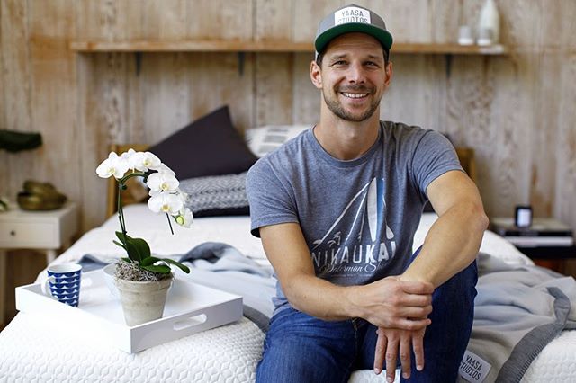 "Yaasa" is Sanskrit for "success". If this word sounds familiar it probably has to do with Johannes Sauer, the man behind @yaasastudios here in SB! To read all about his local business venture and how he "believes the key to life starts with a cozy bed", check out his latest feature in @noozhawk's business article! We've made things easy, so just tap the link in our bio ππ€π