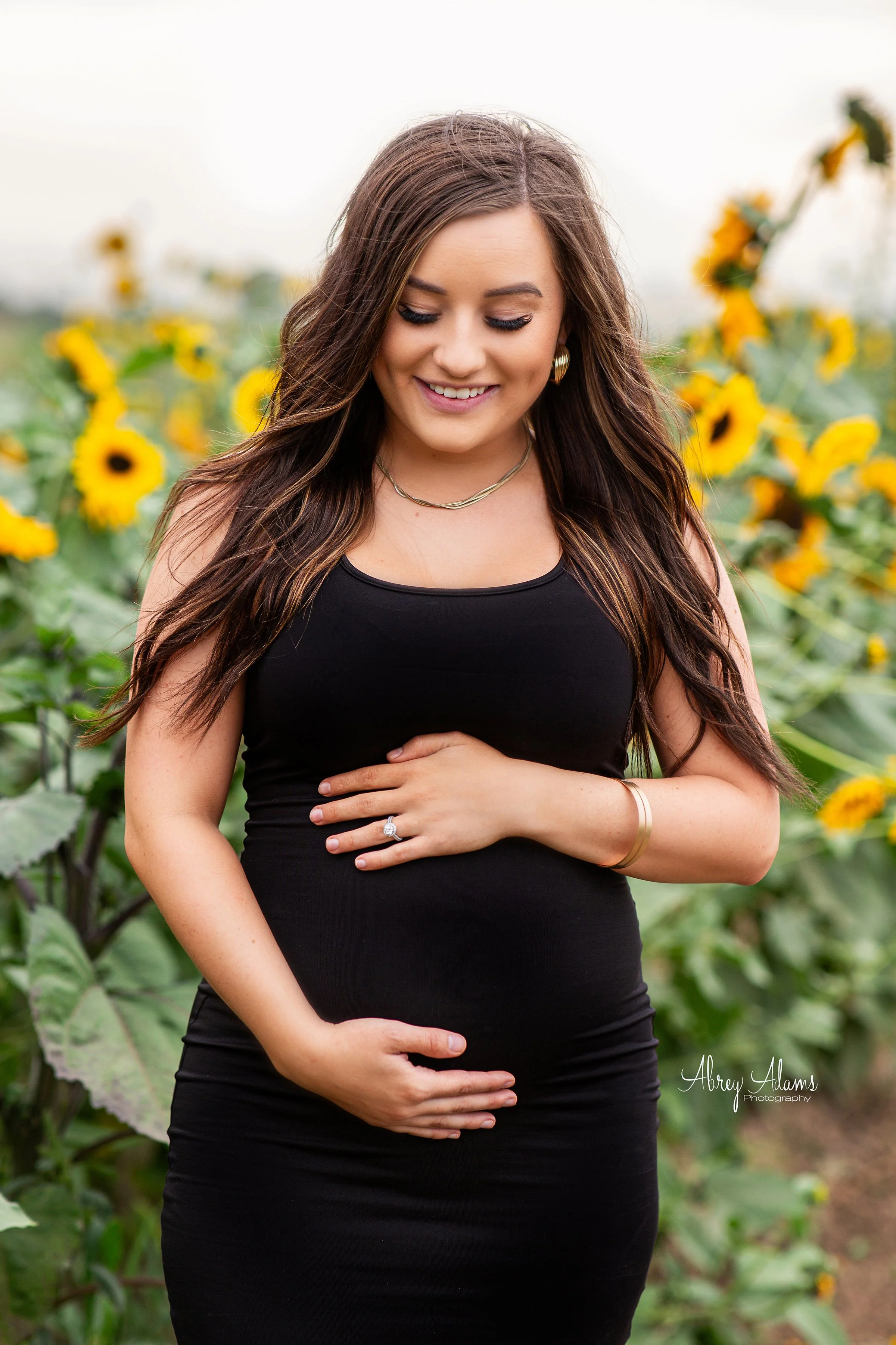 Tehia-sunflower-babybump (2).jpg