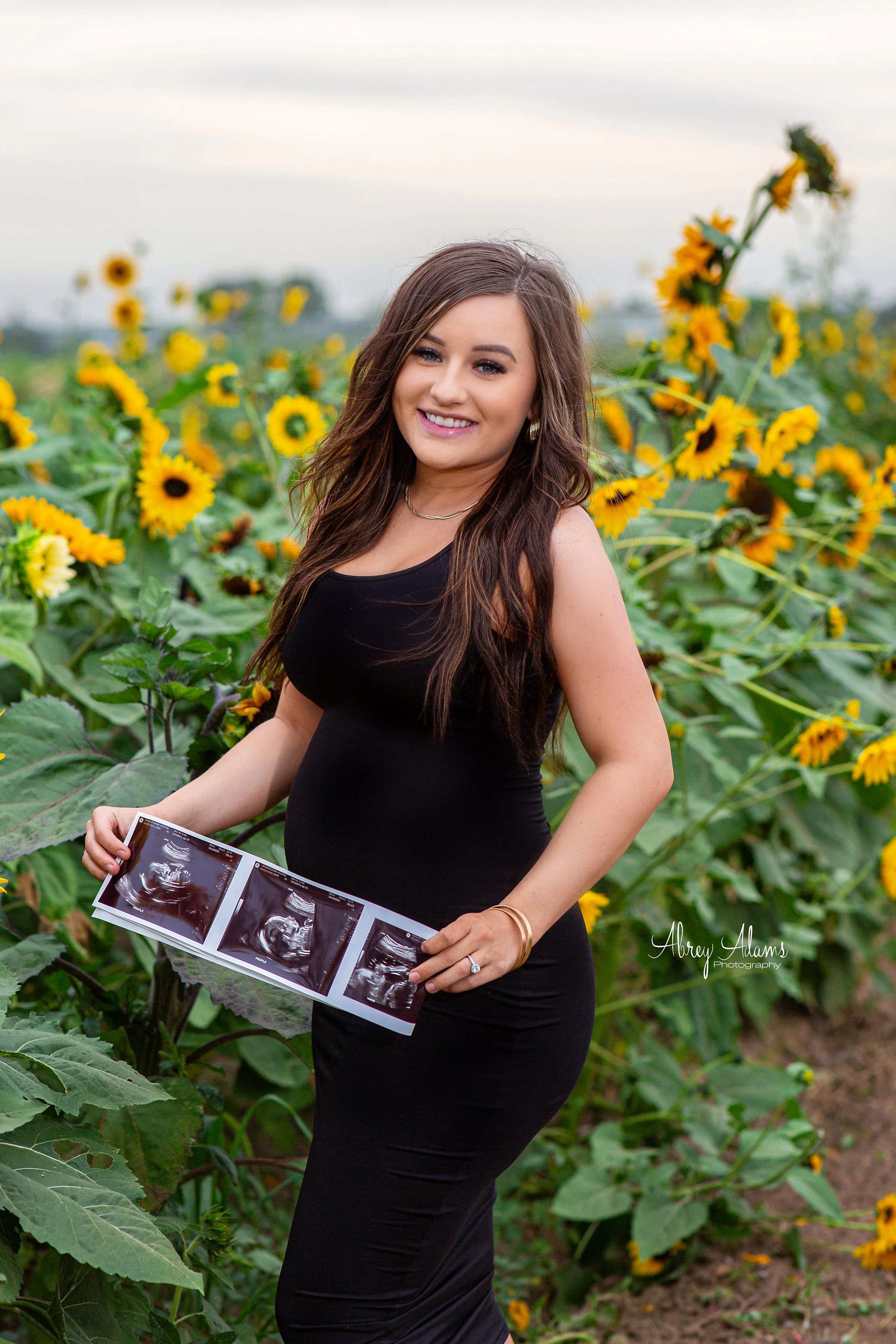 Tehia-sunflower-babybump (1).jpg