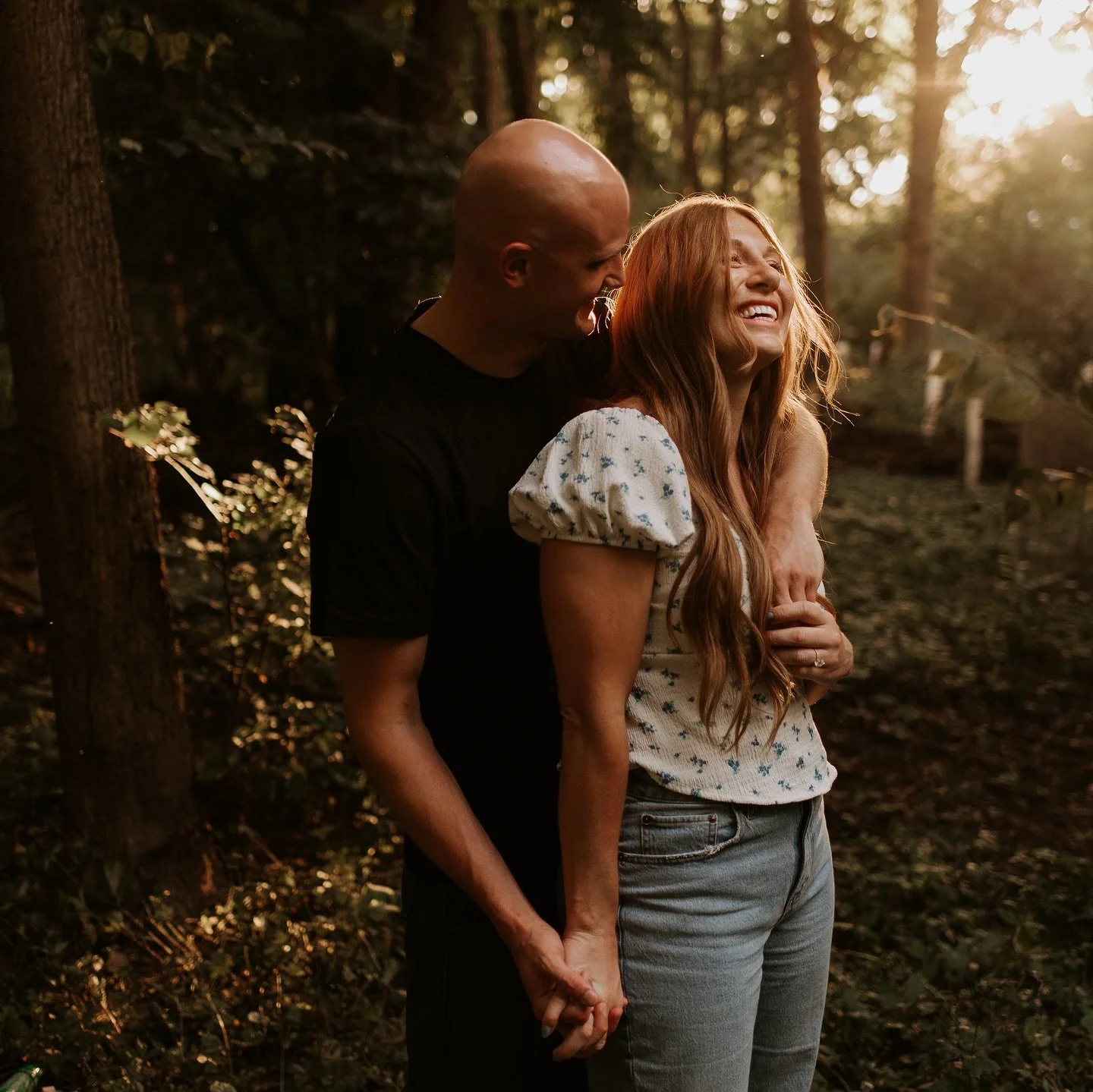 This golden light. ✨

#milwaukeeengagement 
#milwaukeeengagementphotographer 
#milwaukeeengagementphotography
#milwaukeeweddingphotographer