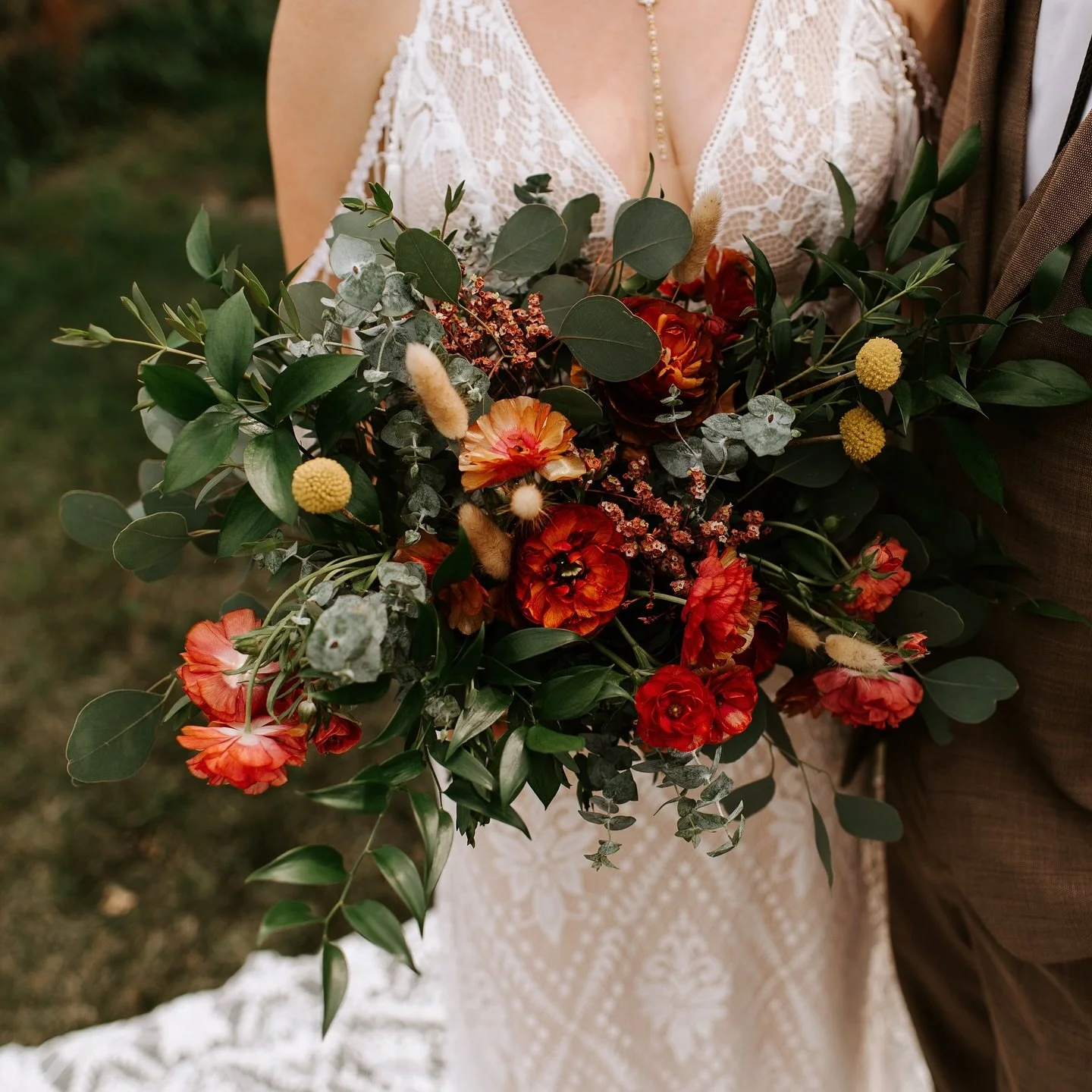 Just a pretty bouquet. ✨

#wisconsinwedding
#wisconsinweddingphotographer 
#justsaidyes 
#weddingphotographer 
#weddingfloral 
#weddingbouquets