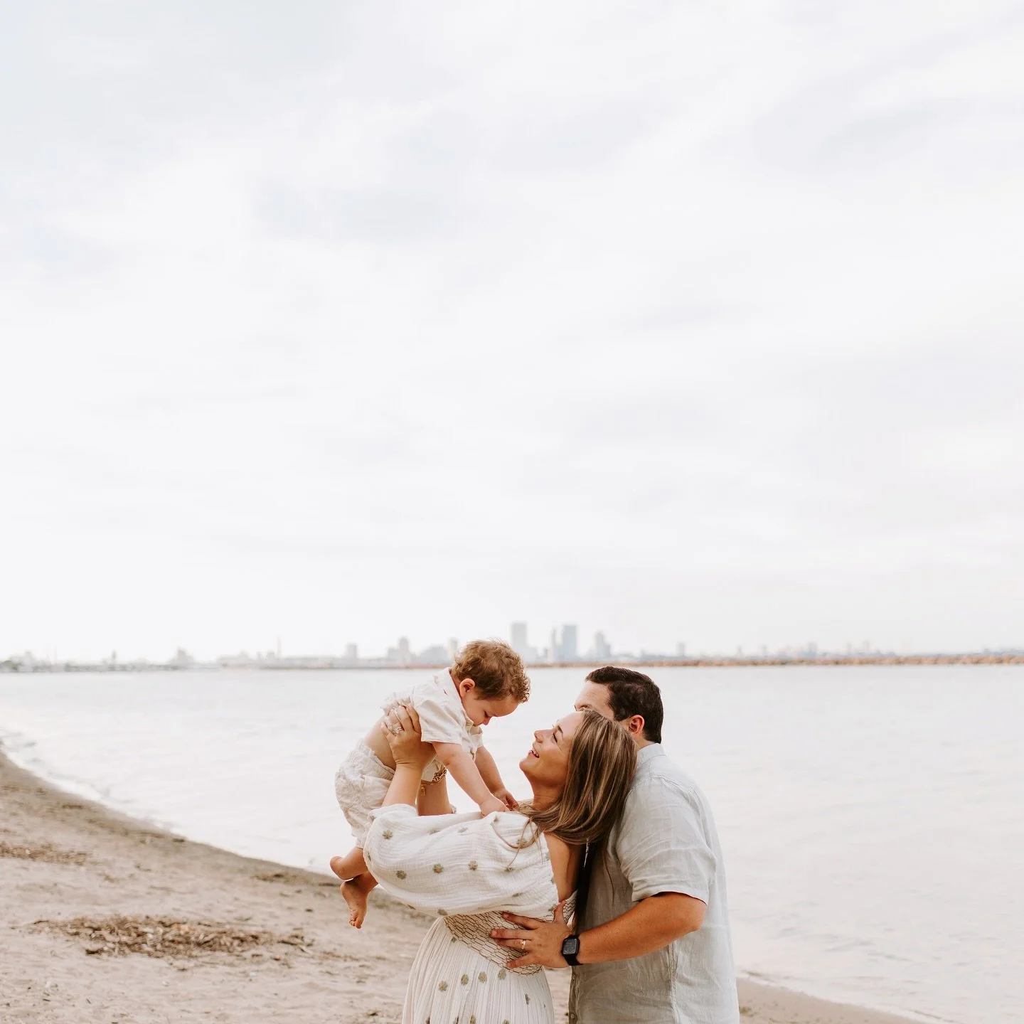 A month full of minis. ✨

Here&rsquo;s an update on my availability for the rest of the year. 👇🏼

This Sunday, 10/5, I have a few openings for minis at Calhoun Park in New Berlin. Click the link in my bio or message me to book!🍂

After this Sunday