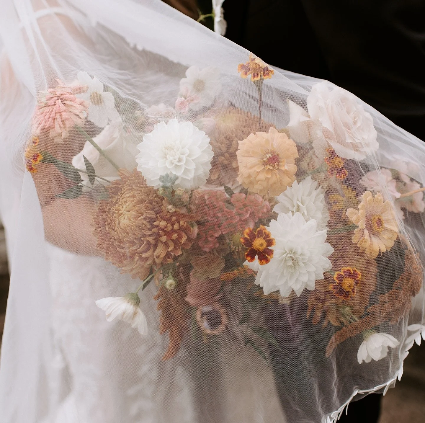 Mood 🌼

Florals by @414loral

#wisconsinwedding
#wisconsinweddingphotographer 
#justsaidyes 
#weddingphotographer
#milwaukeephotographer 
#milwaukeeweddingphotographer