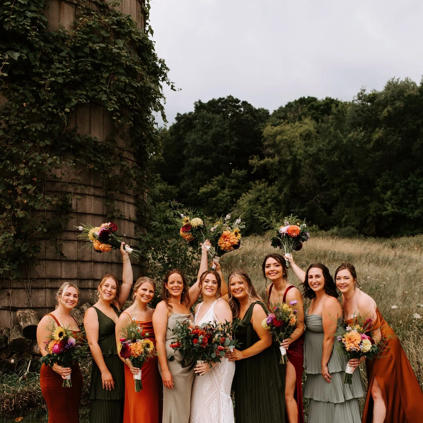 We LOVE a well-coordinated bridal party. ✨ And I love @e_zelt 😘

#wisconsinwedding
#wisconsinweddingphotographer 
#justsaidyes 
#milwaukeephotographer 
#milwaukeeweddingphotographer