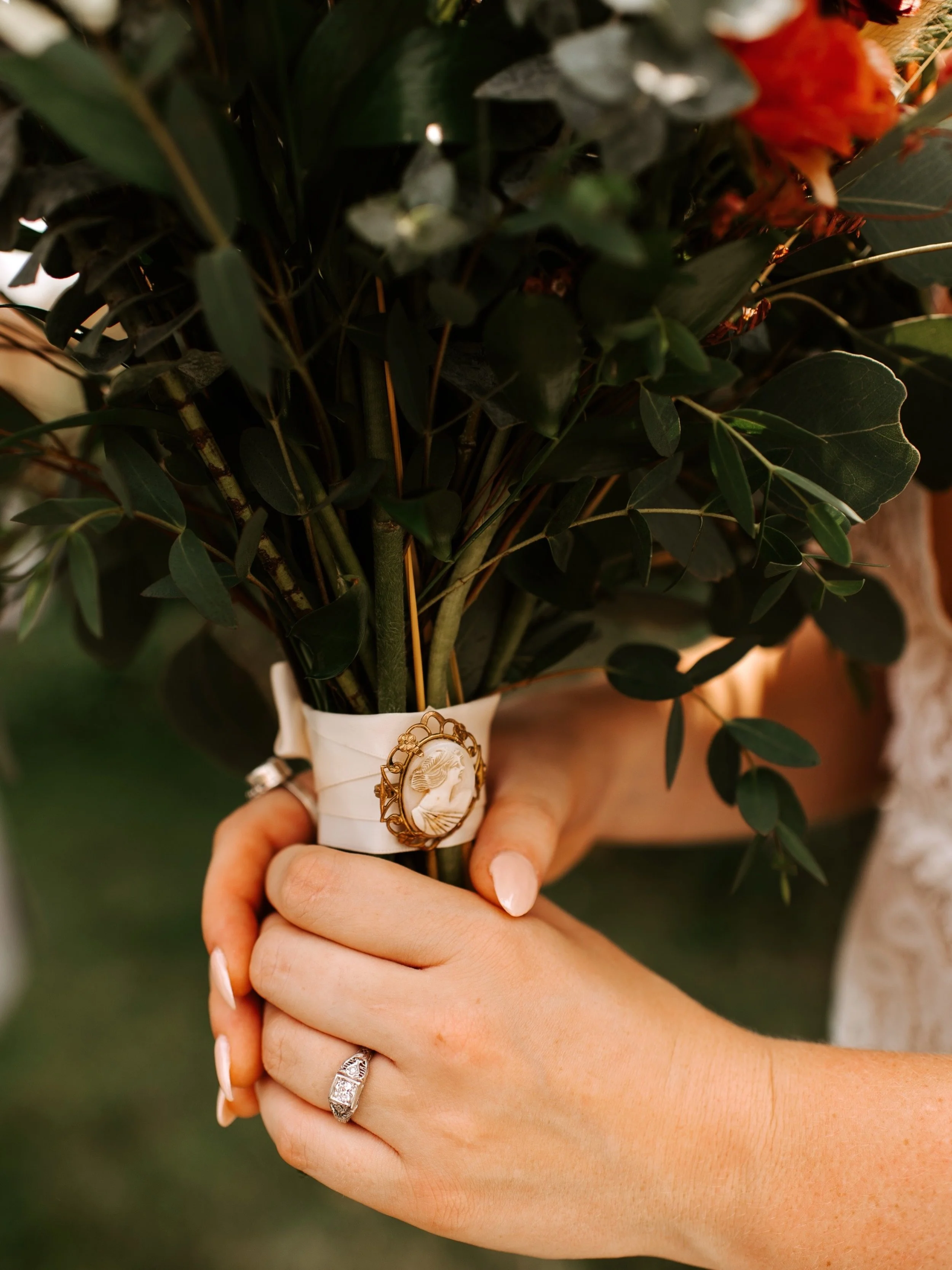 Pinned to the bouquet, carried close all day ✨

#weddingdetails #bouquetcharm #bridalbouquet #bridaldetails #sentimentalweddingdetails

wedding photographer
wisconsin wedding photographer