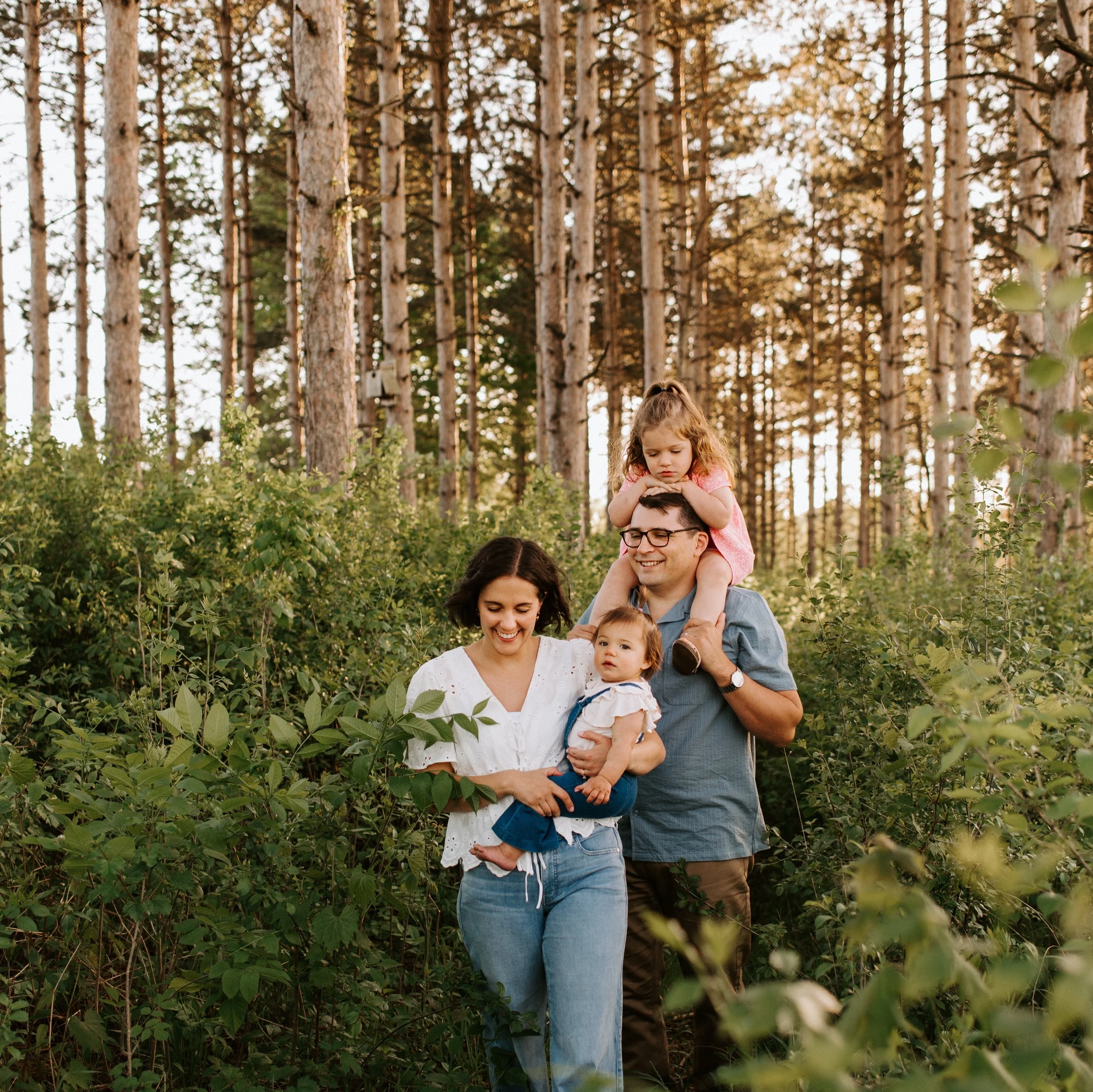 Working on letting the kiddos take the lead. 💛

#RetzerNatureCenter #MilwaukeeFamilyPhotographer #WaukeshaFamilyPhotographer #WisconsinFamilyPhotographer #OutdoorFamilySession 

Golden Hour Family Session | Candid Family Photos Documenting Motherhoo
