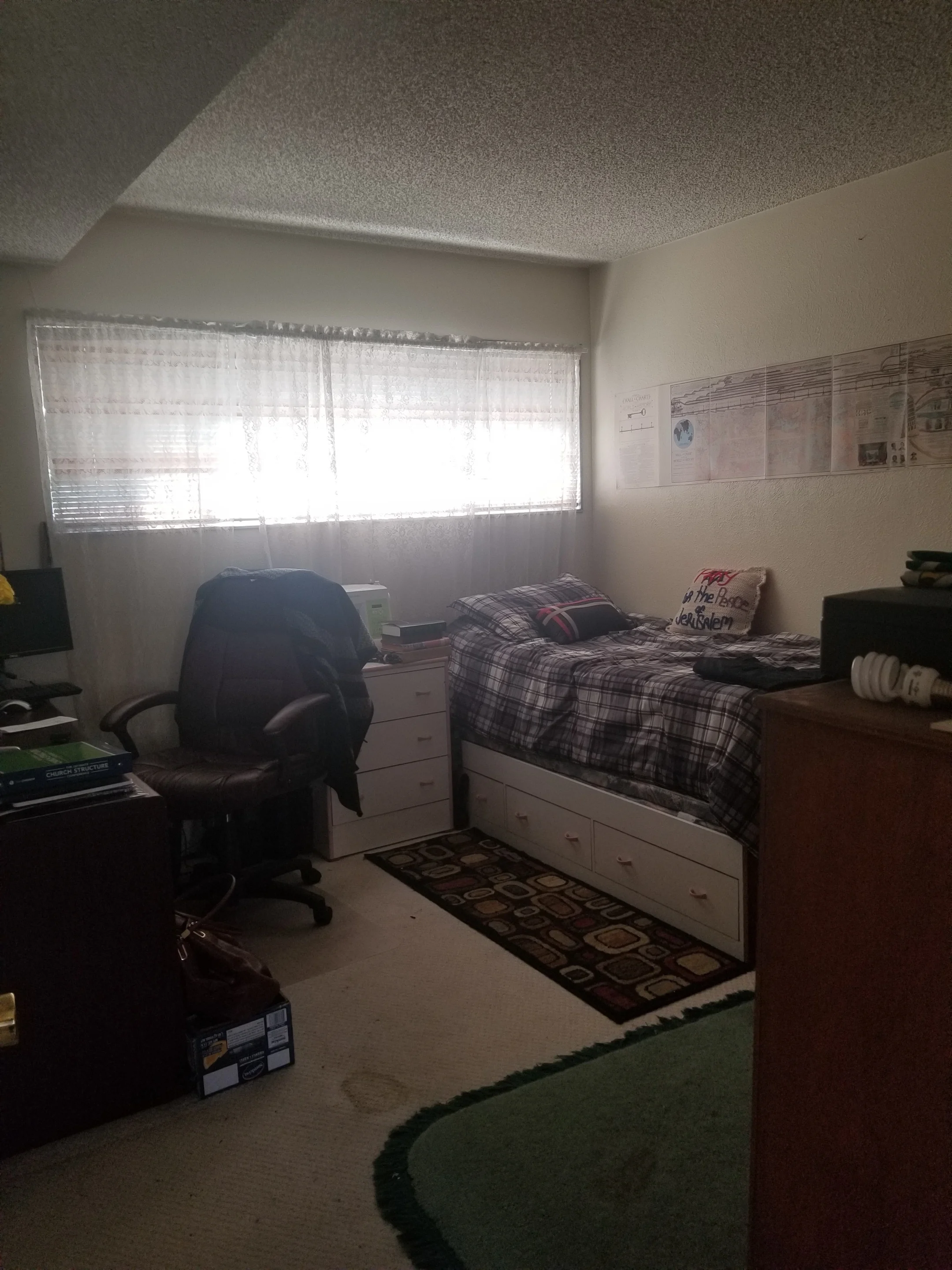 bedroom lapalm.jpg