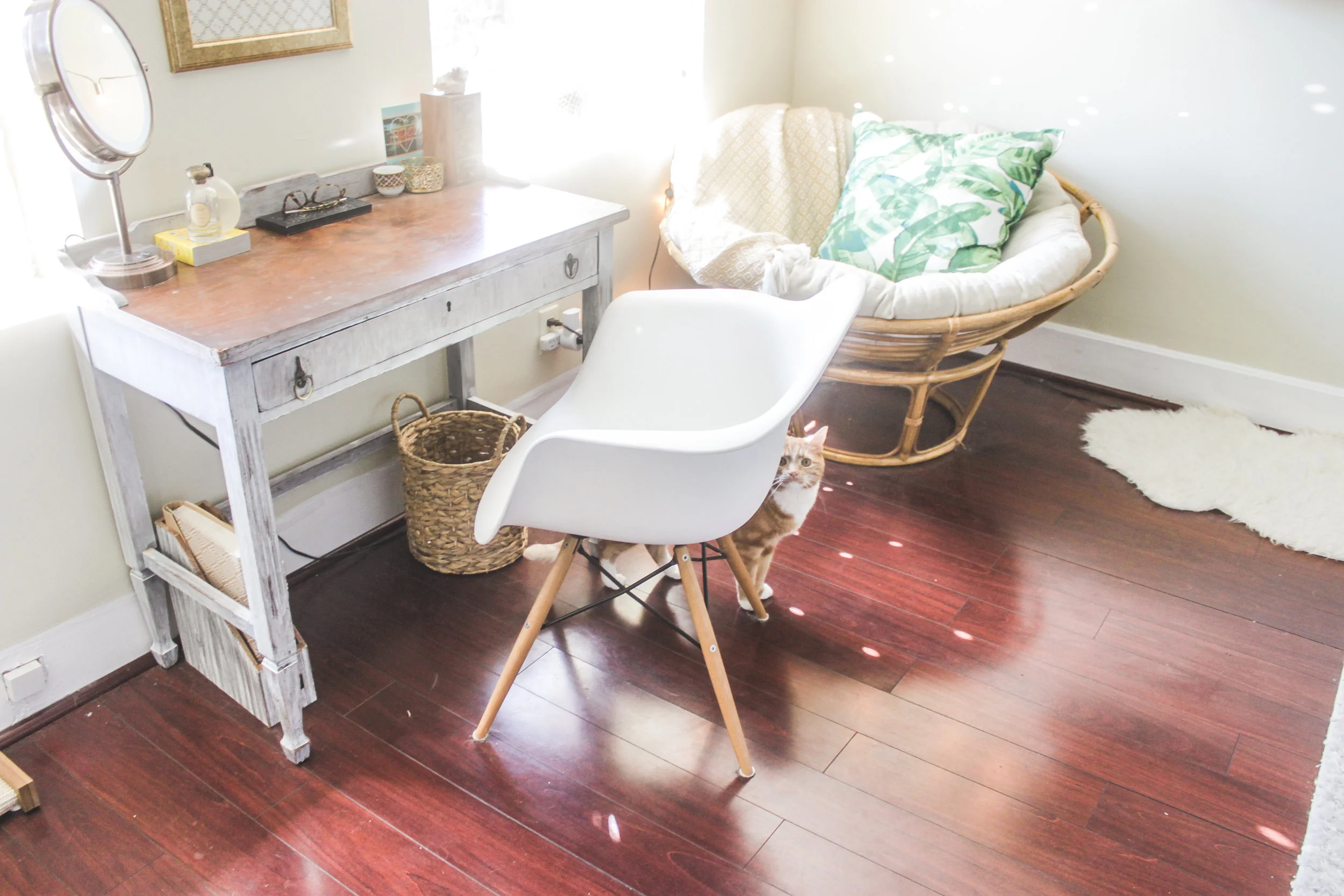 desk chair: thrifted from craigslist // desk: thrifted from craigslist