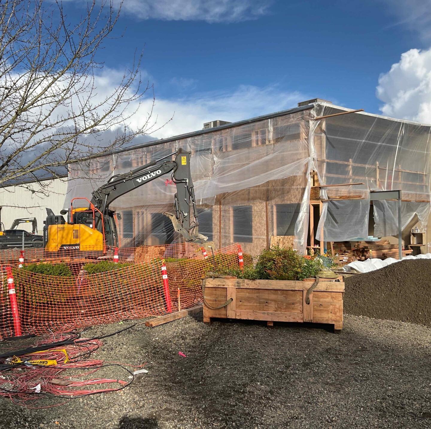 Oregon City Operations Complex project coming along. Exterior walls, interior slab on grade, thanks George for the pictures. #Emerick #EmerickConstruction #planbconsultancy @scottedwardsarchitecture @cityoforegoncity