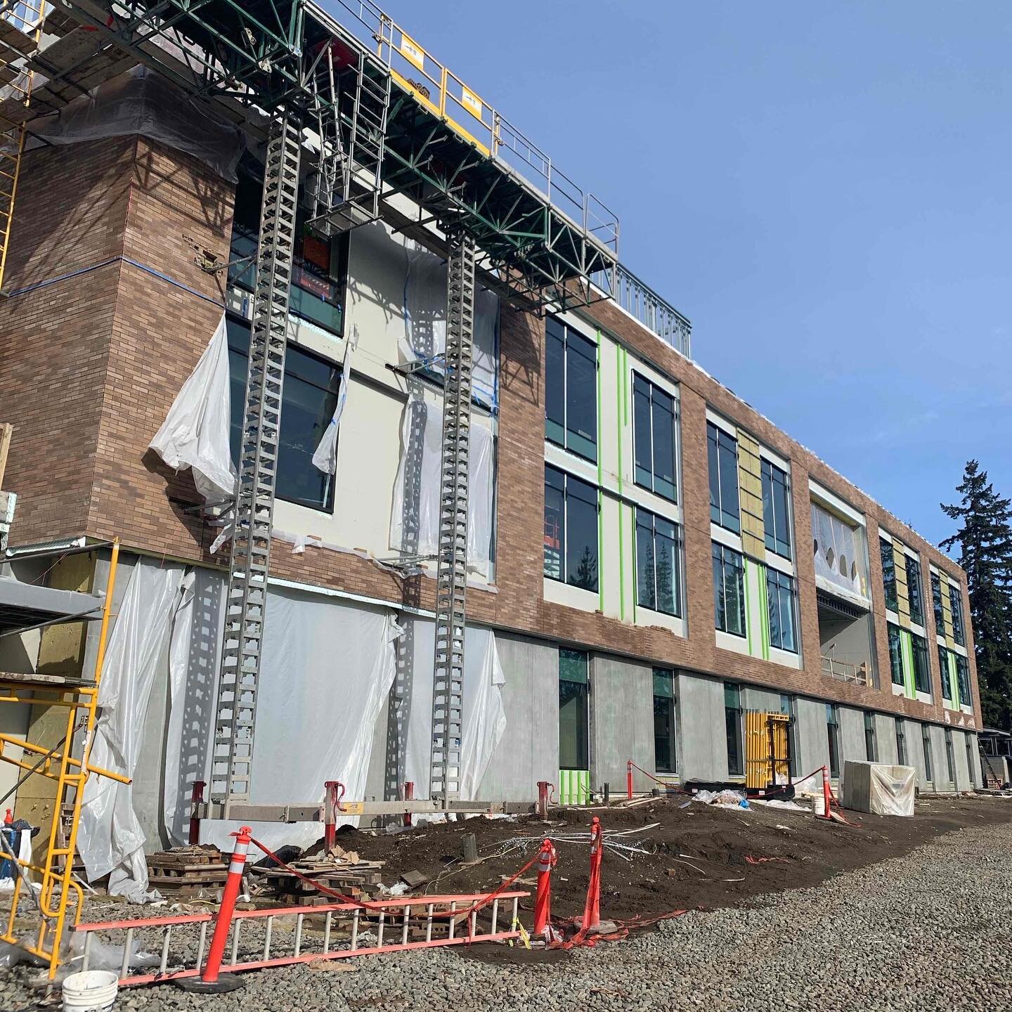 Evergreen Public Schools, Admin Building project, making some great progress up there. Thanks Ian for the pictures. Nice to see the brick filling in on the exterior and the interior getting a lite coat of paint. @evergreen_public_schools @gbdarchitec