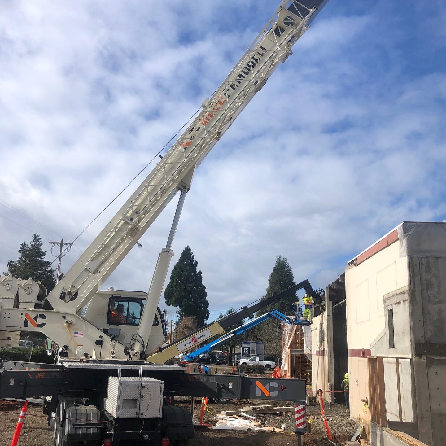 Oregon City Operations Complex, structural steel install, as well as shoring and bracing of existing building. Thank you George for the pictures. We love seeing the great work everyone is doing out there. #Emerick #EmerickConstruction @scottedwardsar