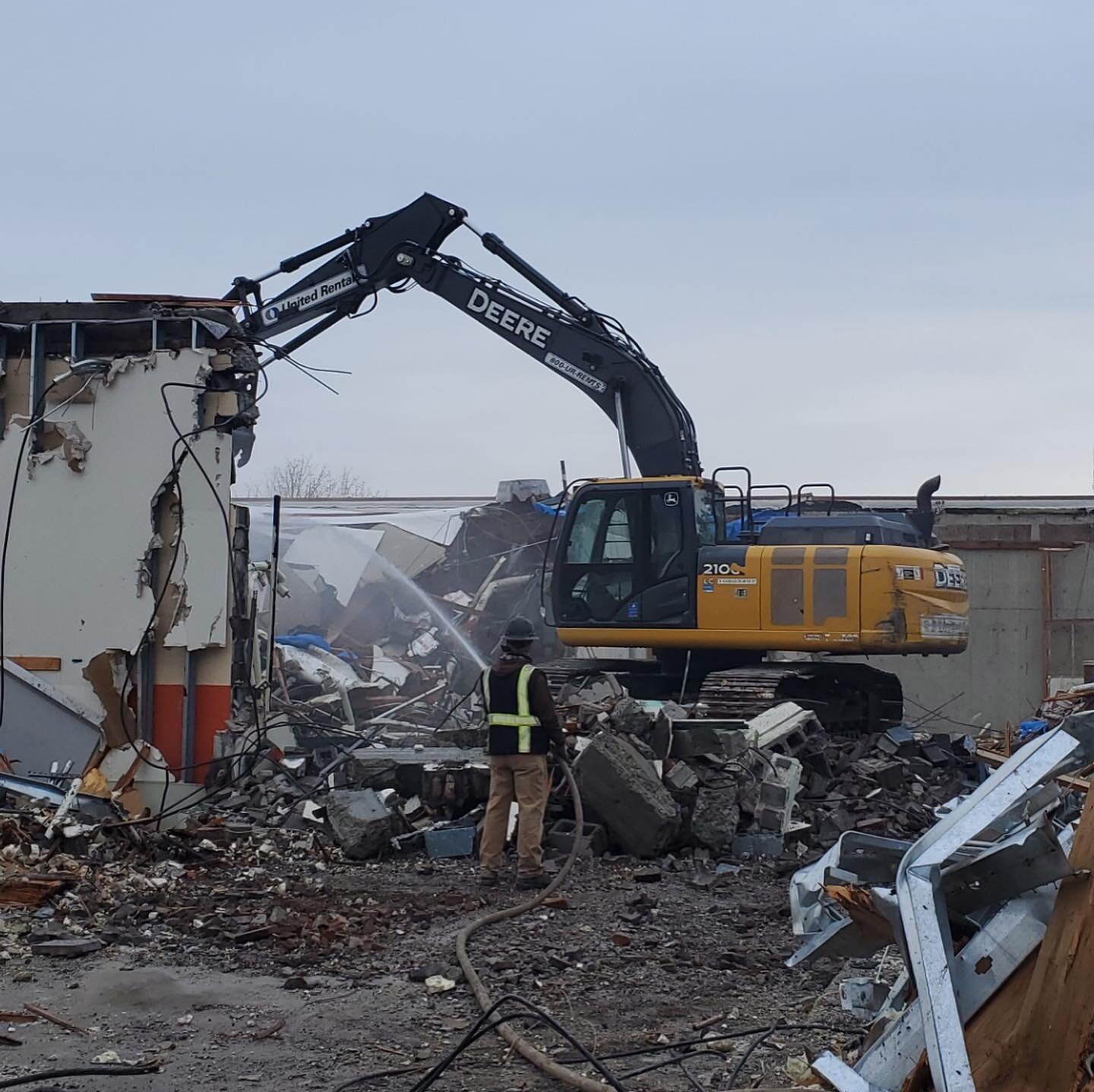Kalama school district saying goodbye to the existing Elementary school, demolishing a portion and keeping 3200 square feet, SW portion to be repurposed from a media center into an athletic center. Thank you for the pictures Ted. #Emerick #emerickcon