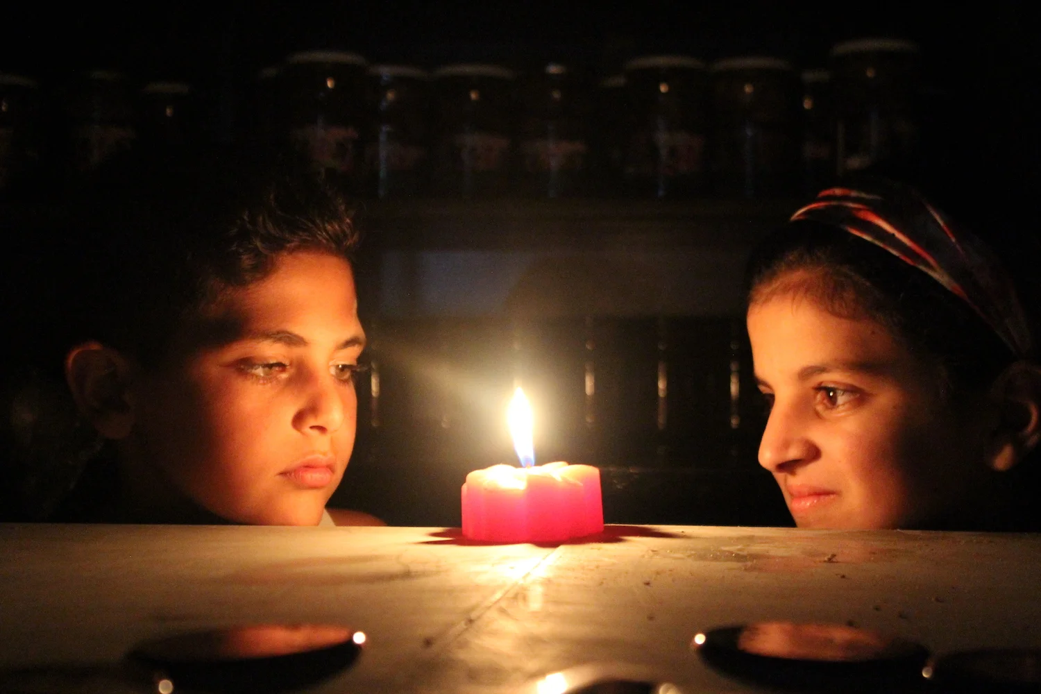 saskia-keeley-photography-humanitarian-photojournalism-documentarian-reflections-west-bank-pairs-project-1.jpg
