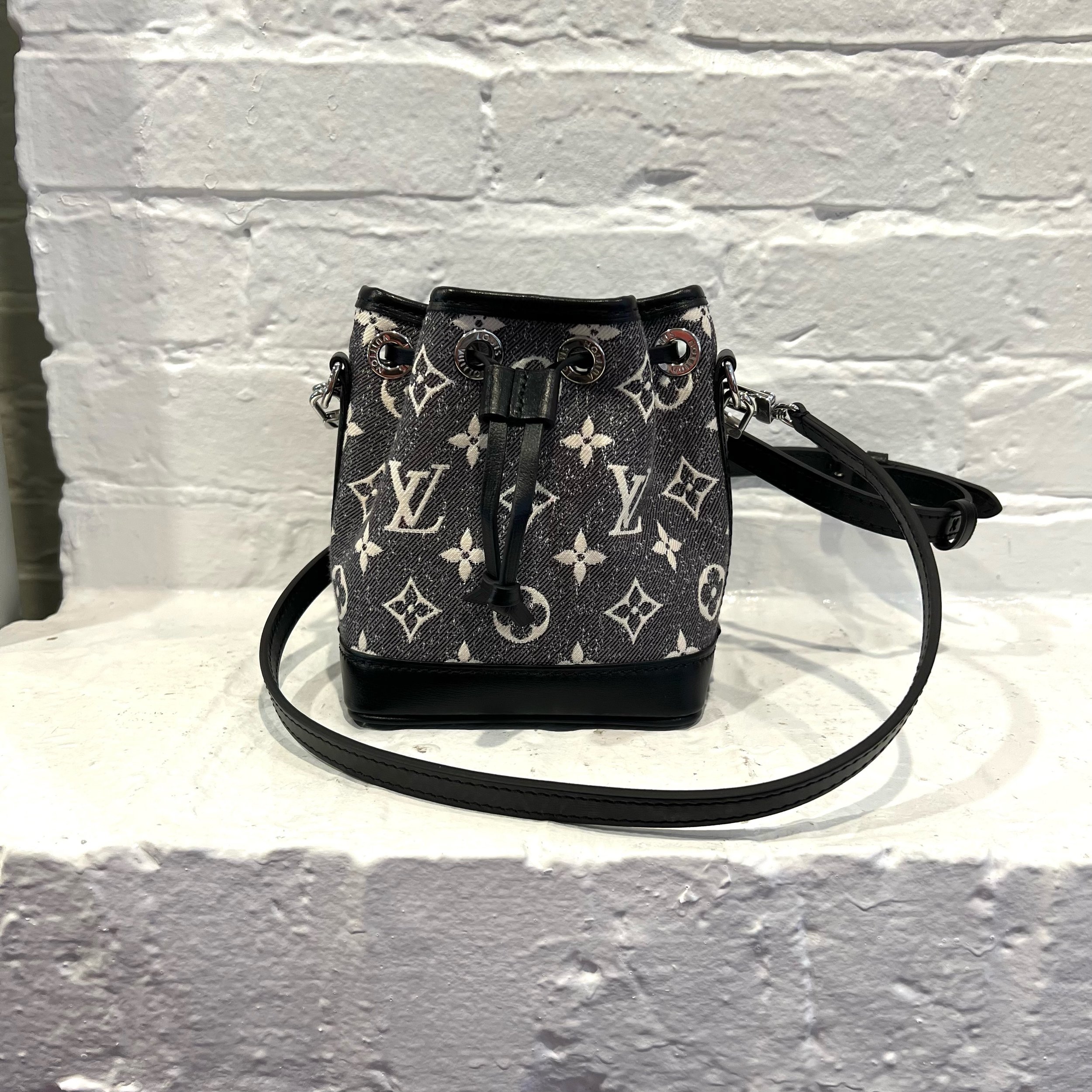 Louis Vuitton White/Black/Scarlet EPI Leather NeoNoe Bb Bag