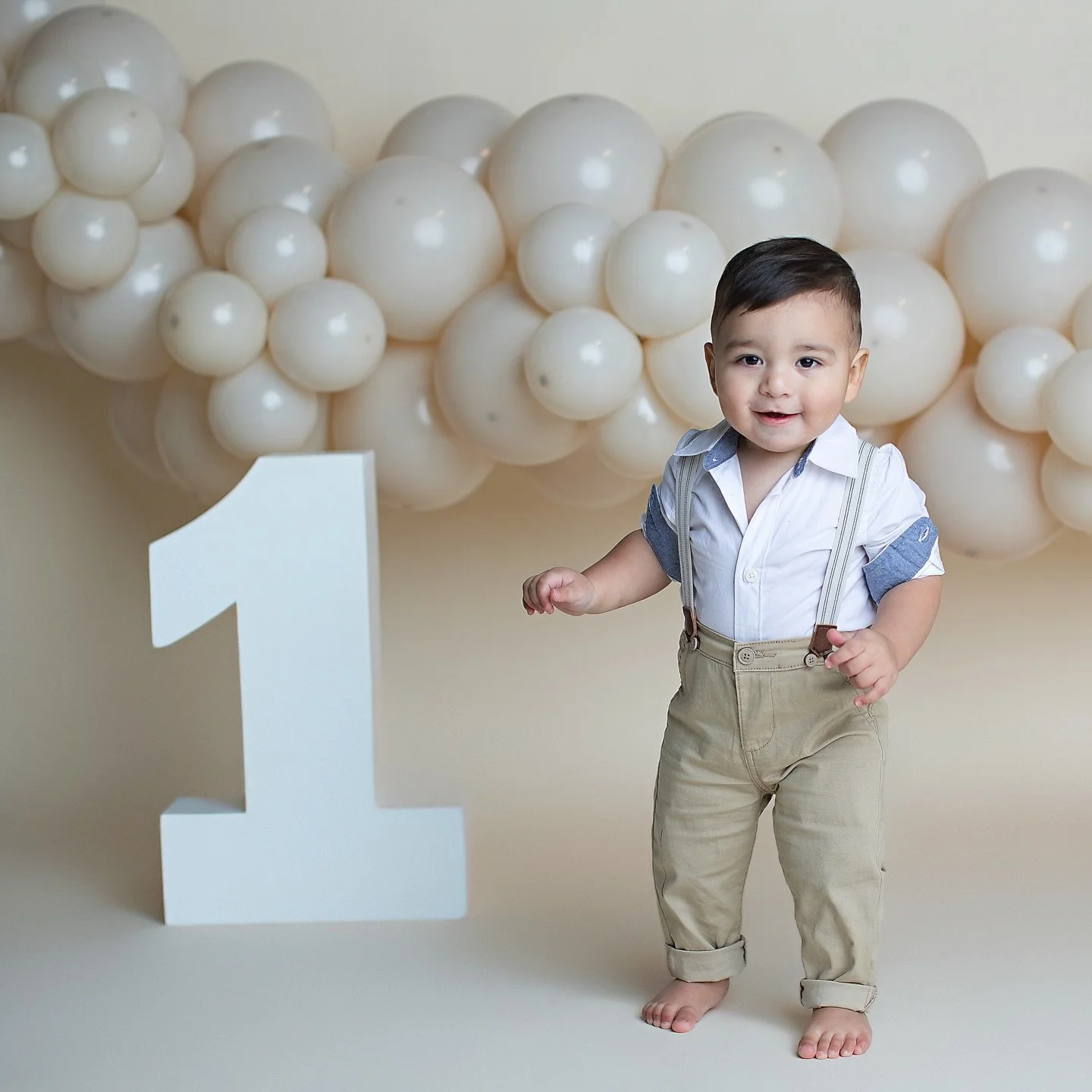 It&rsquo;s fun to be one! Happy birthday sweet boy! 🤍#cakesmash #cakesmashphotography #cakesmashsession #cakesmashshoot #cakesmashphotographer #cakesmashinspiration #cakesmadewithlove #cakesmashphotoshoot #houston #houstonphotographer #photooftheday