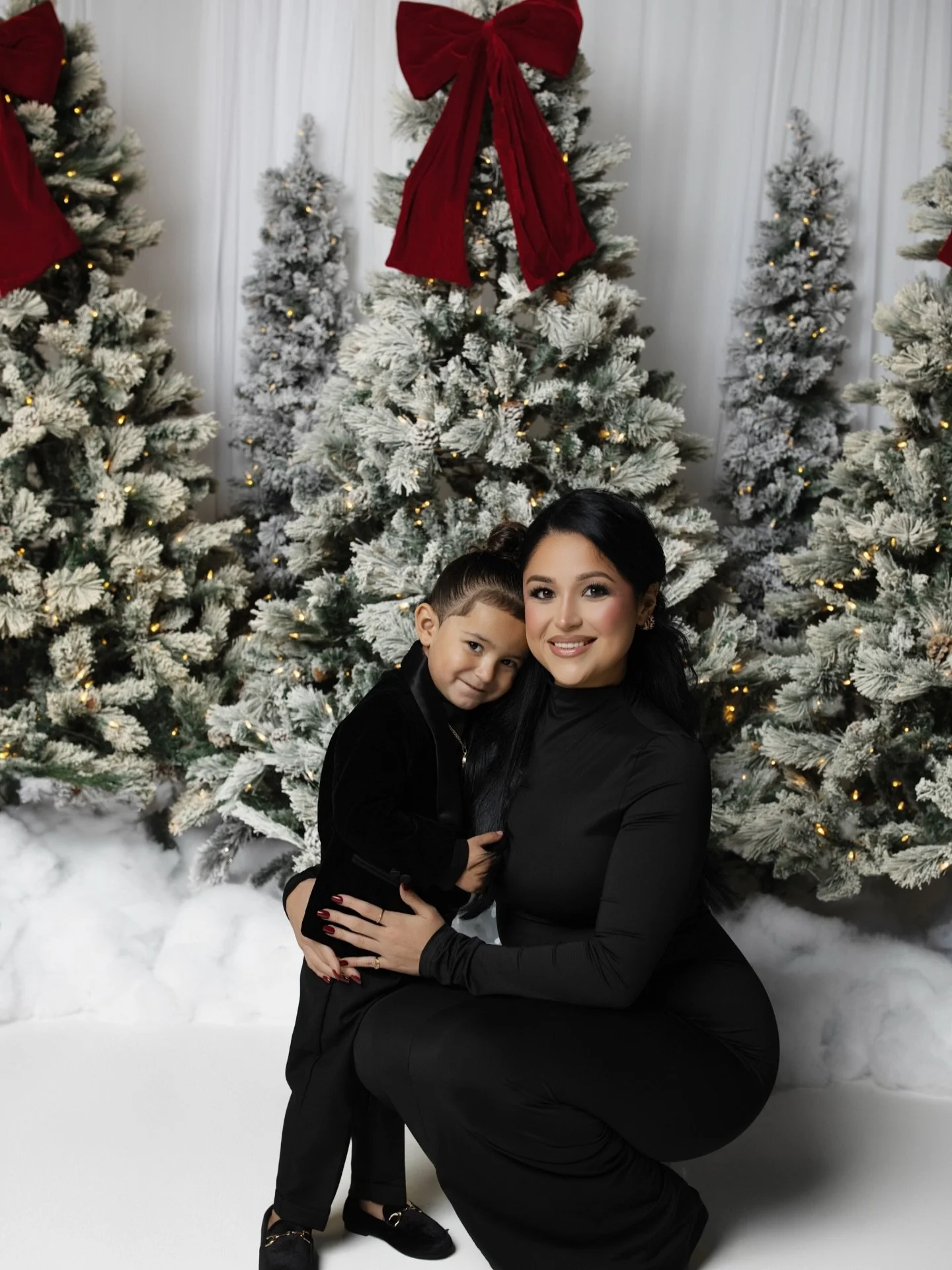 The greatest blessing and gift is being a mama ❤️🎄✨ #imaginelaurenphotography #houstonchristmasphotography #houstonphotographer