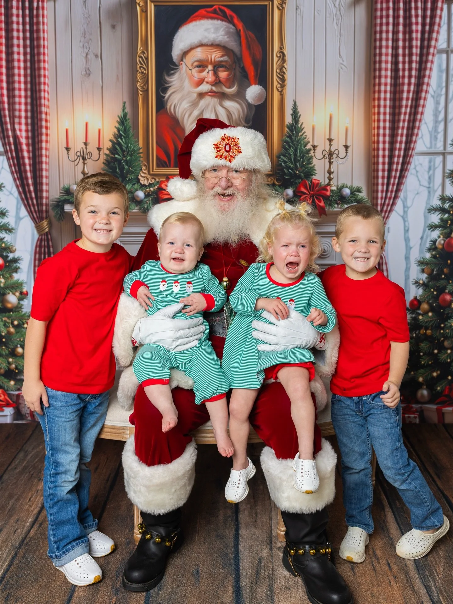 HO, HO, HO!!! You heard right!! THE Santa Claus will be at @imaginelaurenphotography THIS SATURDAY, DEC 20th from 12-5 pm for a Meet &amp; Greet with as many Littles who stop by for a treat! Bring your Elf in the shelf, your wish list or even a cooki