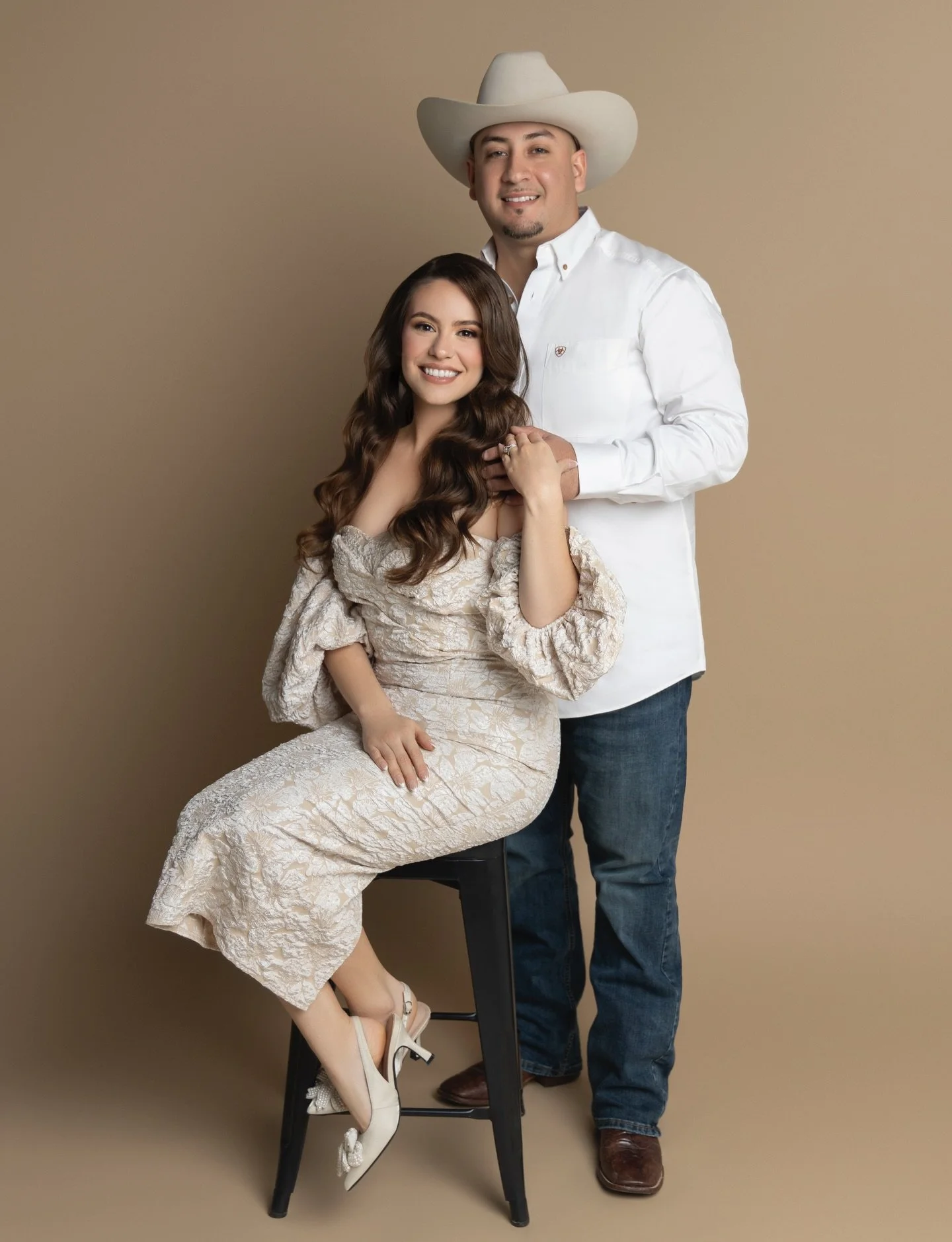 We love a couples session 🥰 happy 5 year anniversary to these two lovebirds! Thank you for celebrating with us ❤️ #imaginelaurenphotography #houstonphotographer #houstonfamilyphotographer #photooftheday