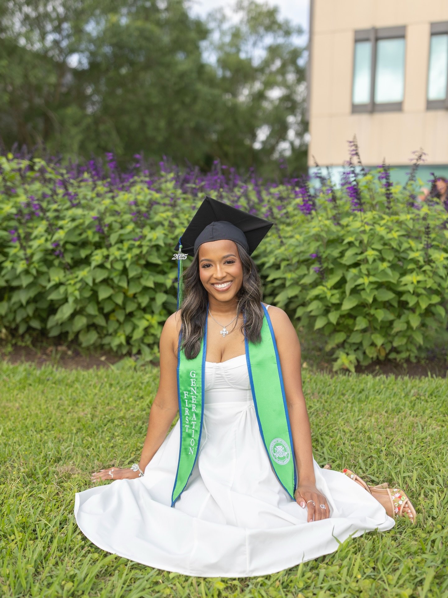 2026 Seniors, this is YOUR year! 🎓🎉 Let&rsquo;s lock in your Grad Session date! Text us at 832-675-0552 or visit our website to book! We can&rsquo;t wait to meet and work with all of you! 🤩 #imaginelaurenphotography #houstonphotography #houstontx 