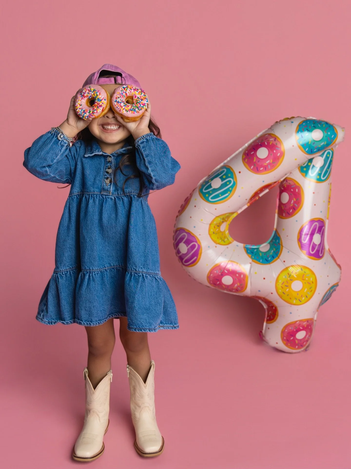 F O U R 🍩🎂🎉 #imaginelaurenphotography #photographer #houstoncakesmashphotographer #houstonfamilyphotographer #weekendvibes