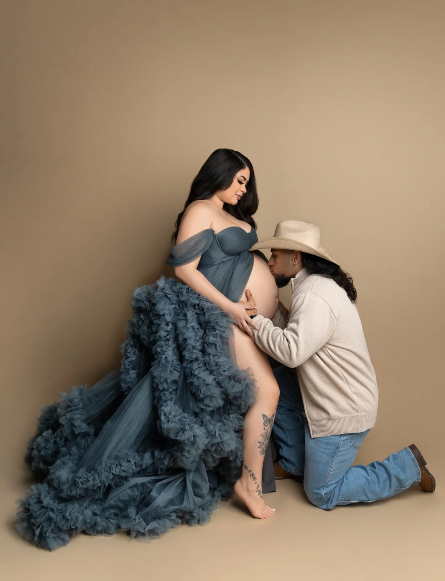 Mommy &amp; Daddy to be 🤍🥰👶🏽 #imaginelaurenphotography #photooftheday #houstonmaternityphotographer #mondaymotivation #maternityphotoshoot