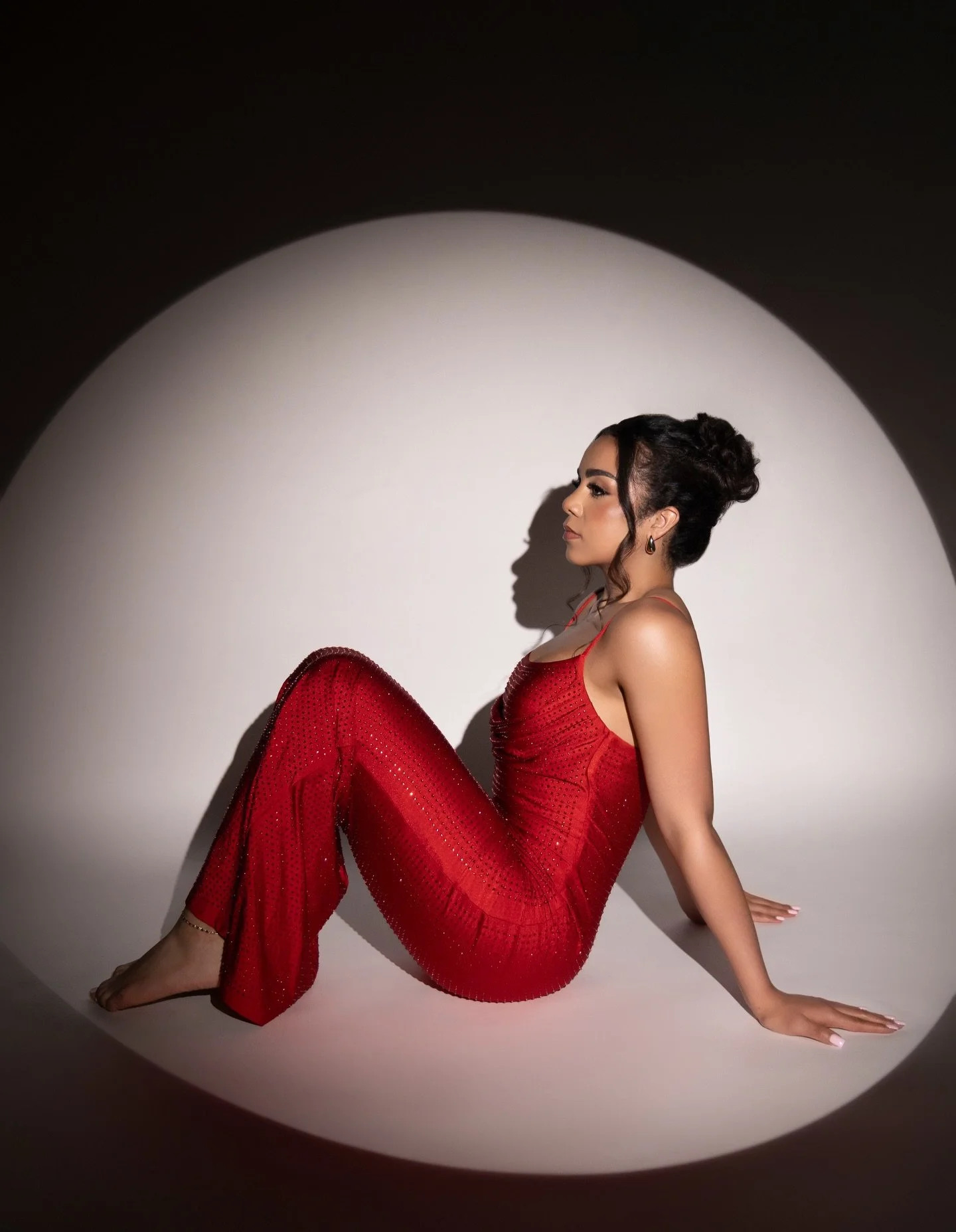 The spotlight is on YOU during your photoshoot with us. We&rsquo;re just here to make it fun and capture your beauty! ✨🥰 #imaginelaurenphotography #houstonphotographer #houstonbirthdayphotographer #photooftheday #birthdayphotography