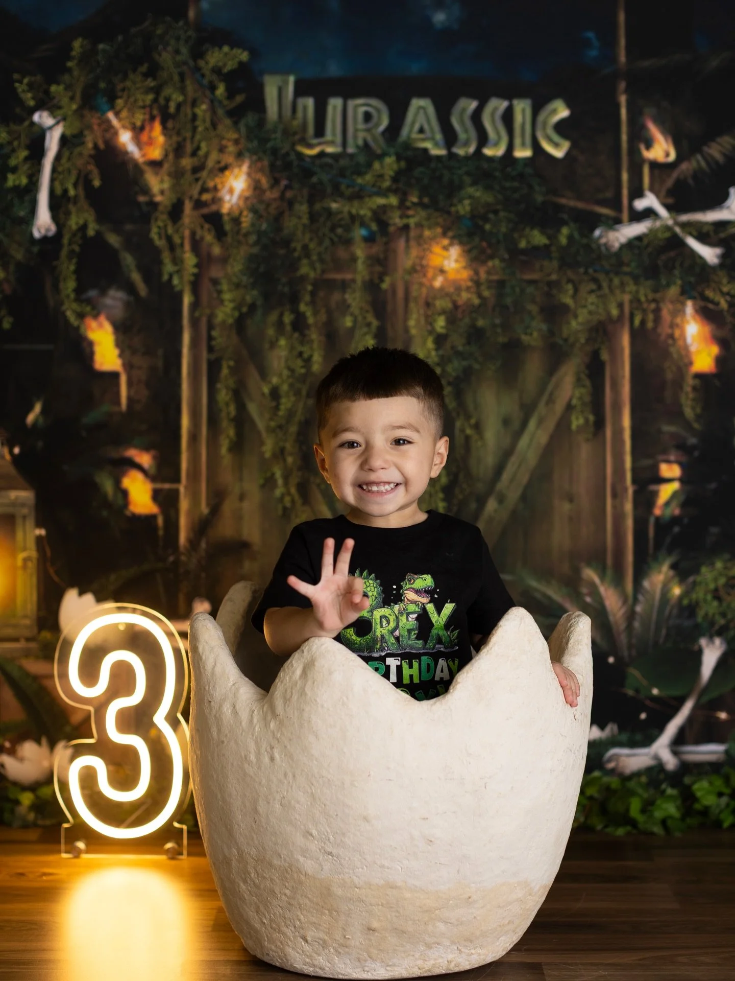 Officially stomping into THREE like a little T-Rex boss 🦖🔥
#ThreeRex #JurassicBirthday #DinoMite #houstonphotography #baytownphotographer