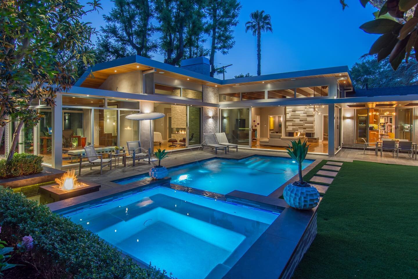 One of our favorites projects! #throwbackthursday #nightswim #areyoureadyforsummer #poolconstruction #poolbuilder #exteriorhomedesign