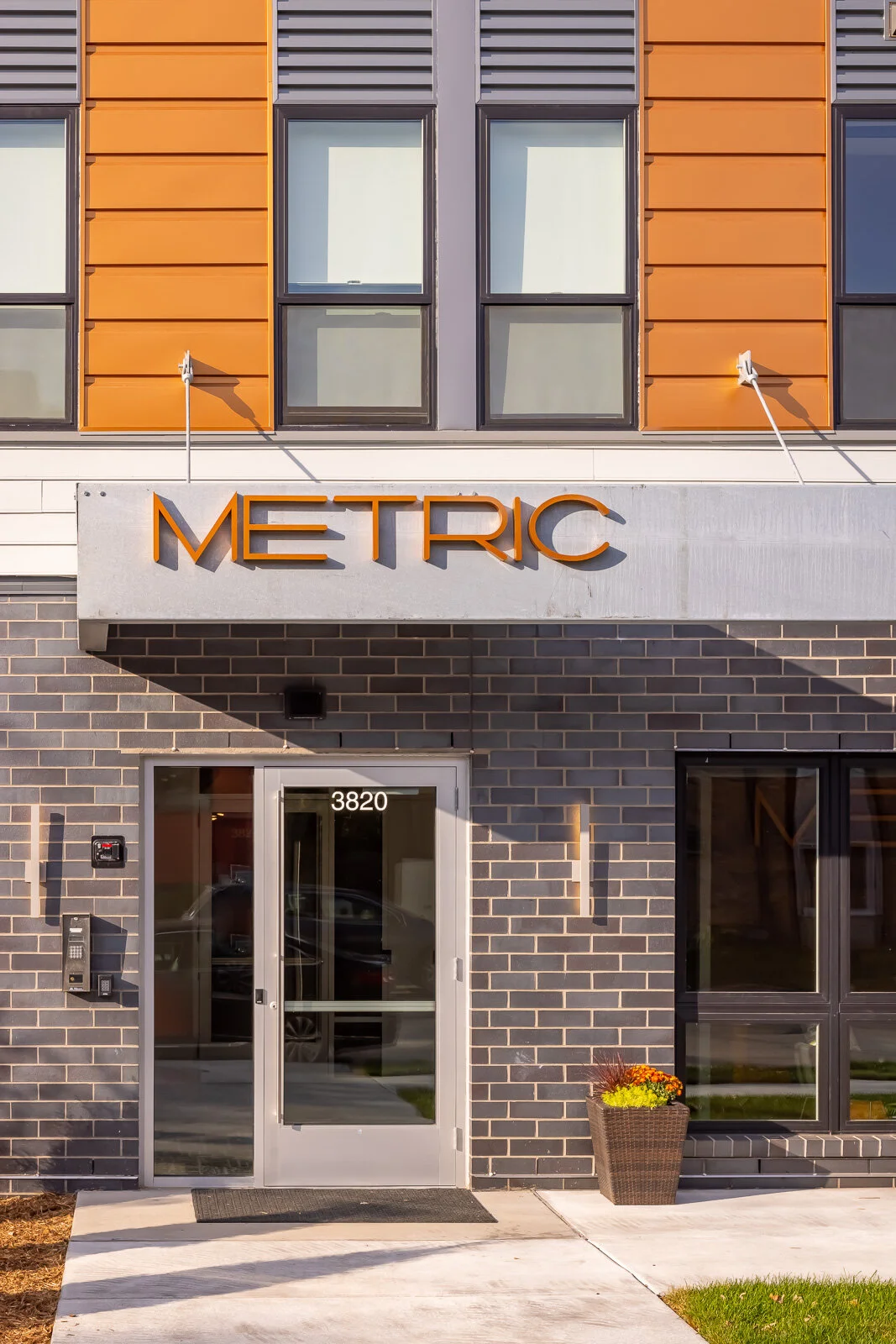 201001_Metric_S_007.jpg