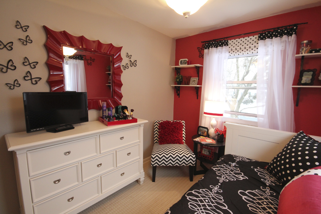 Now this mirror is no longer in our line, BUT this photo is so awesome I had to share. It comes to us from Eleni Interiors in Illinois & Michigan. They created this room as part of a Make a Wish Foundation transformation. Our Jacquelyn Mirror in Red.
