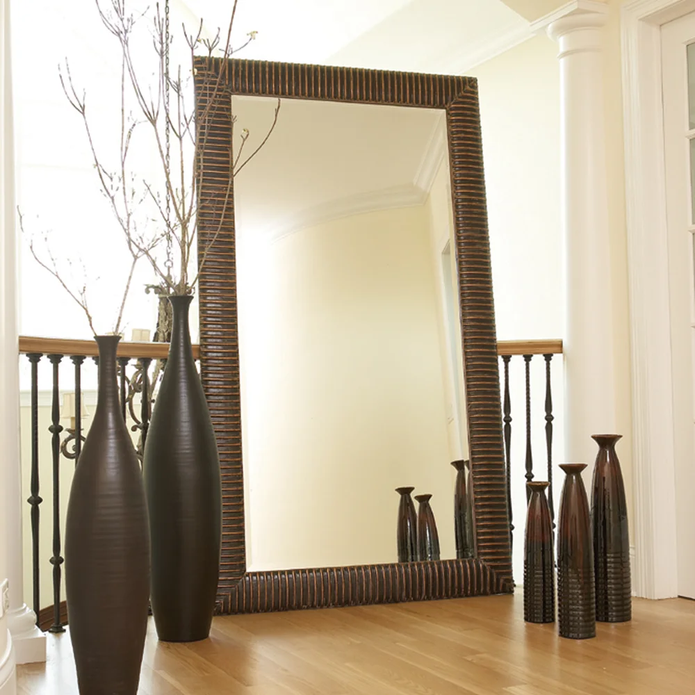 HOWARD ELLIOTT’S OVERSIZED ACCENTS ANSWER DESIGNER’S CALL FOR THE DRAMATIC