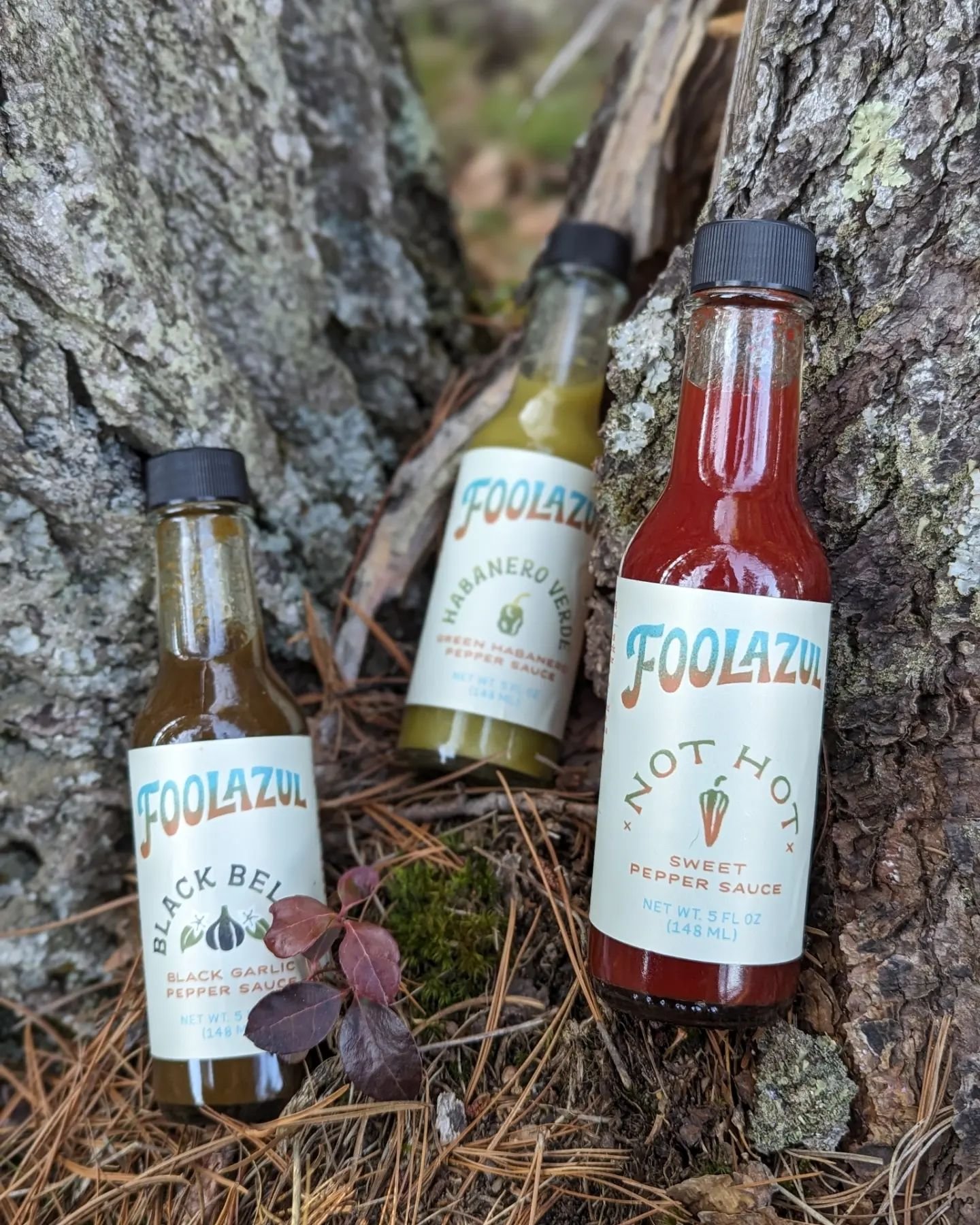 Hand-drawn packaging design for Foolazul! All of their peppers are grown by them on @dukesfarm.up 🌱 The hot sauces are super tasty, highly recommend.