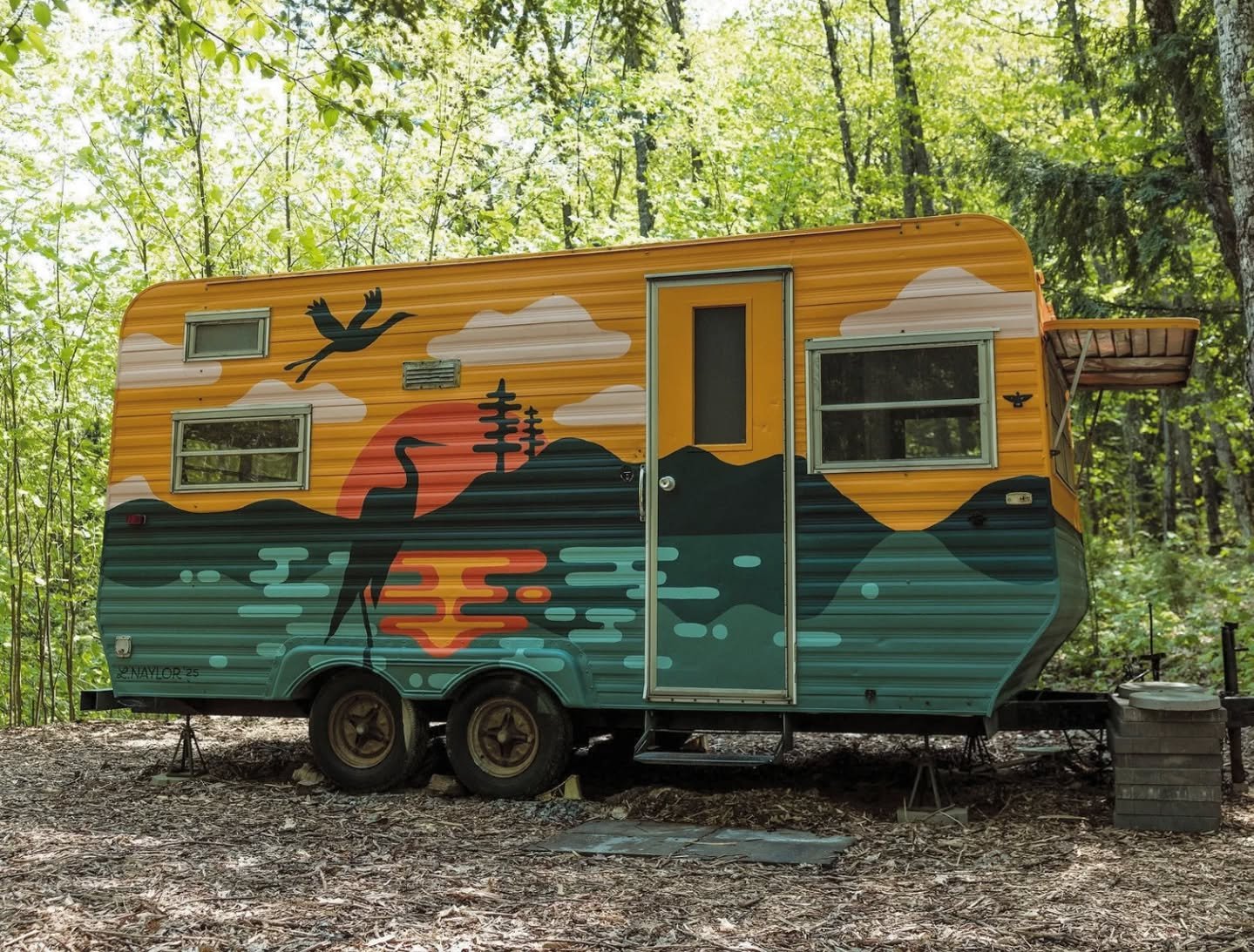 ✨ Murals of 2025 ✨

1. Crane's Nest Camper in Big Bay
2. Grandpa's Camp in Big Bay (collaboration with Powell Township 7th graders)
3. @moonspun_wool in Marquette
4. @allumayoga in Marquette (modified existing mural + added lettering)
5. + 6.  Dog po