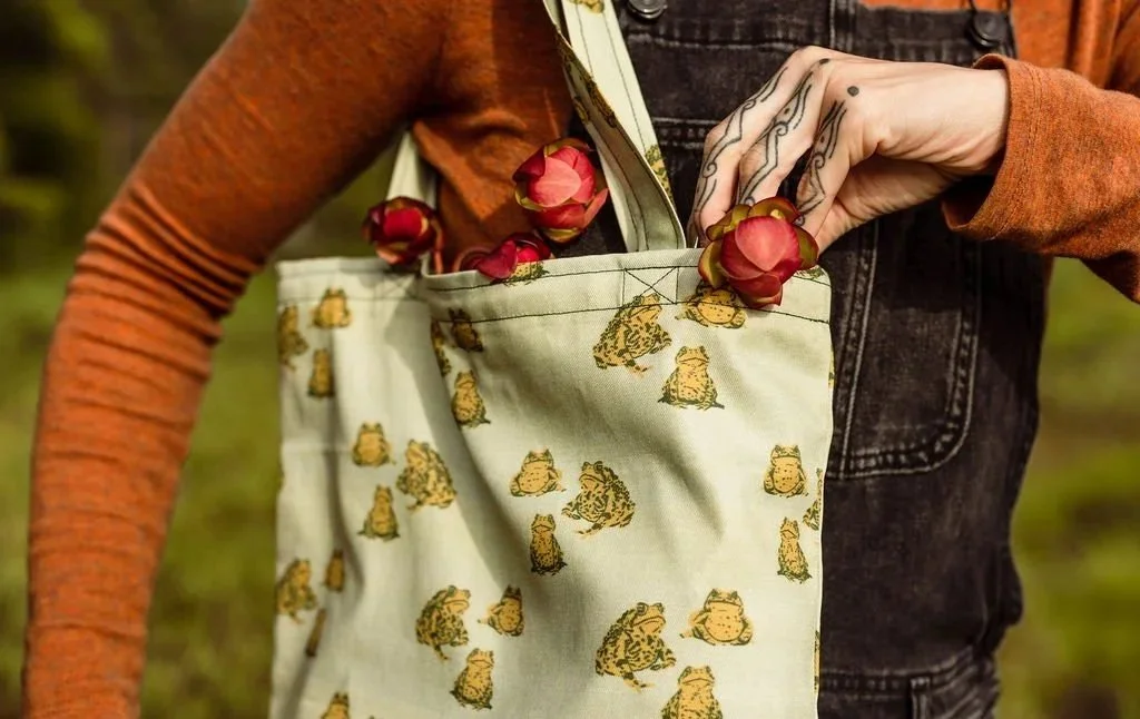 Toad tote pattern bag bogcore, pitcher plant flowers in bog