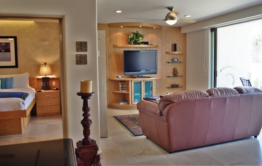 view of living and master from kitchen.jpg