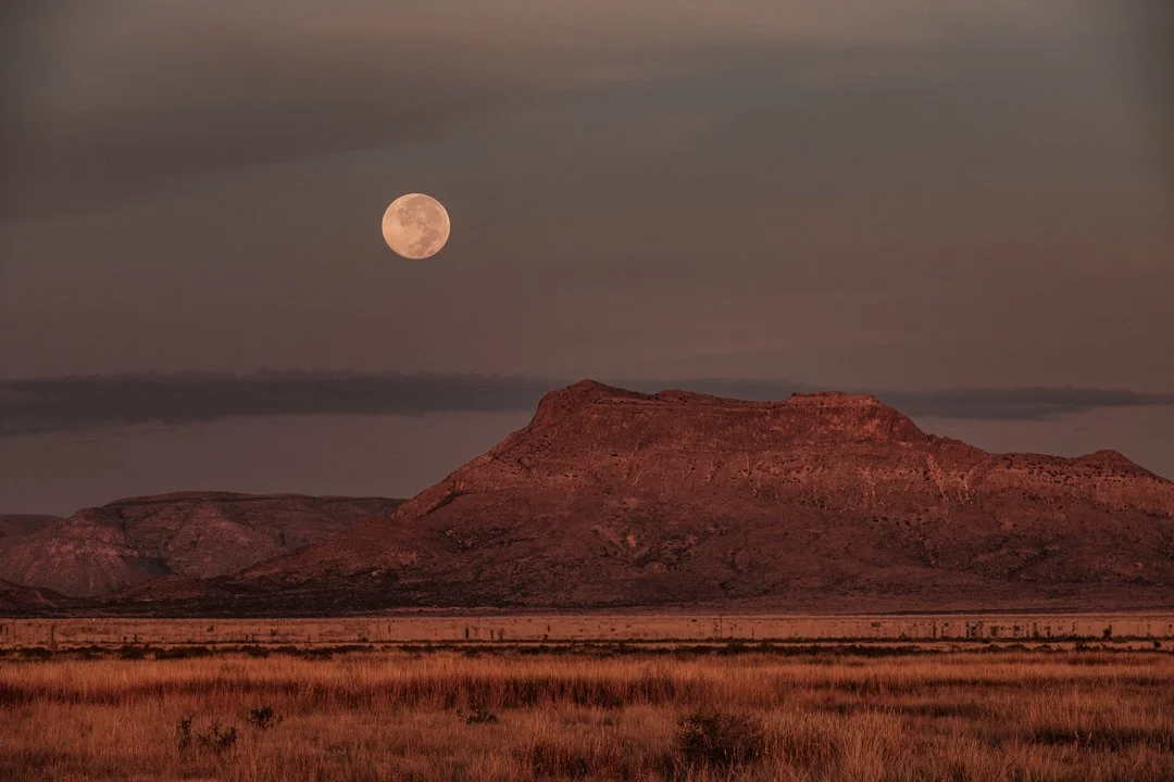2025 Marathon Texas Moonset