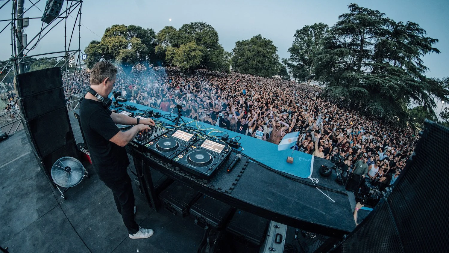 JOHN DIGWEED DRAWS 35,000 TO HISTORIC FREE POP-UP PARTY IN ROSARIO, ARGENTINA
