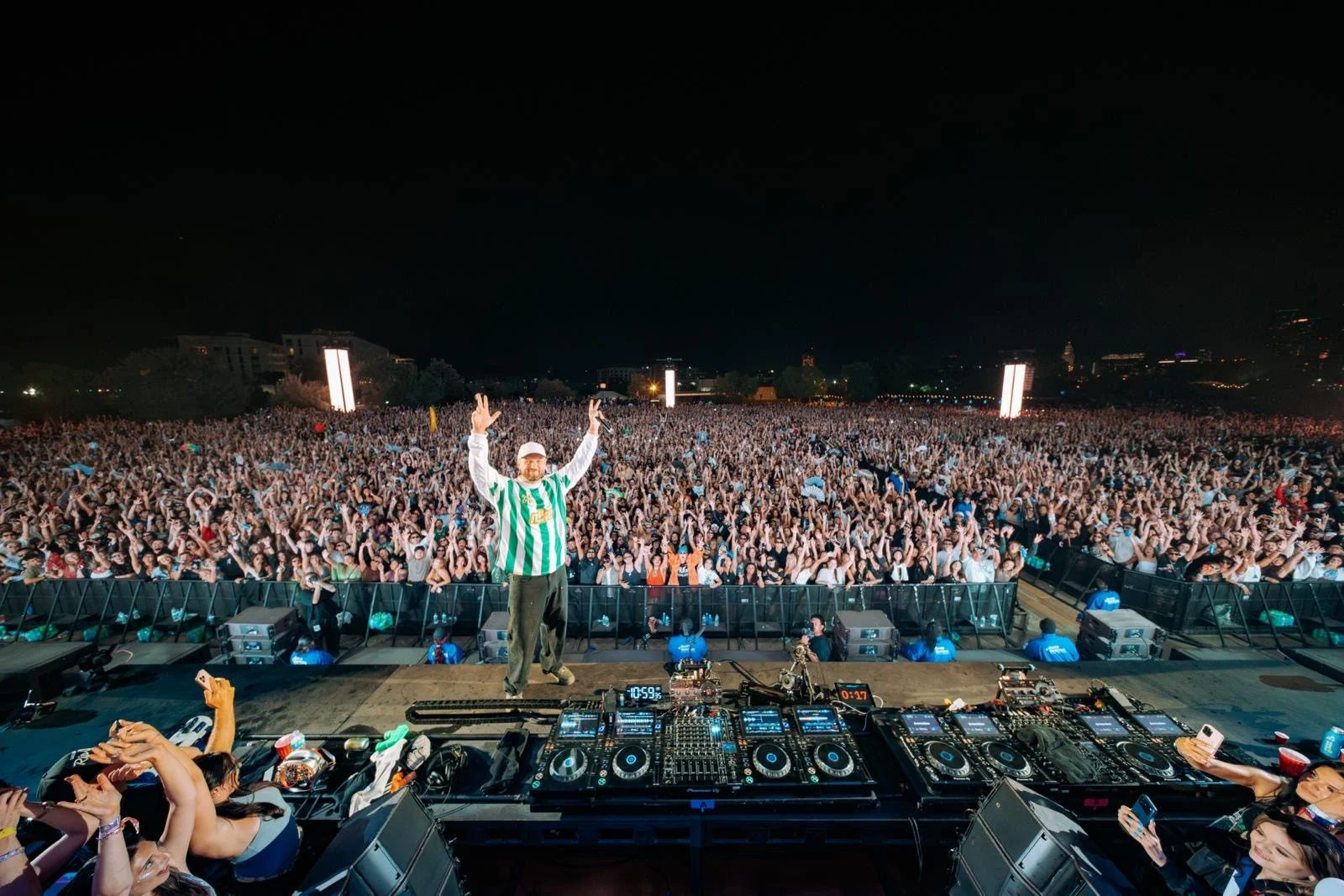 CHRIS LAKE SELLS OUT 40.000-TICKET LOS ANGELES WEEKEND, CAPPING BIGGEST MONTH OF HIS CAREER